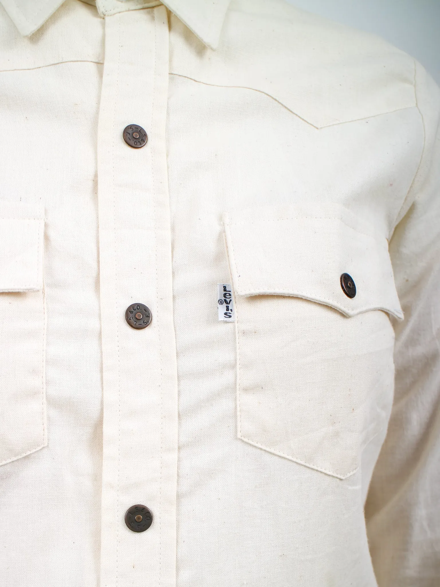 1970s White Cotton Snap Front Western Style Levi's Shirt orange tab