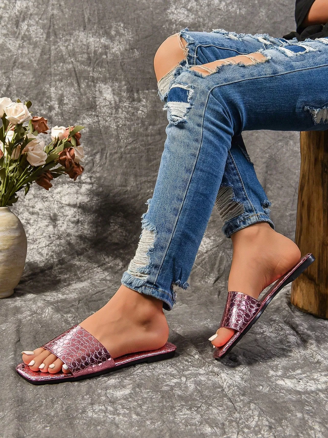 2024 Fashion Flat Sandals: Trendy Slipper for Women