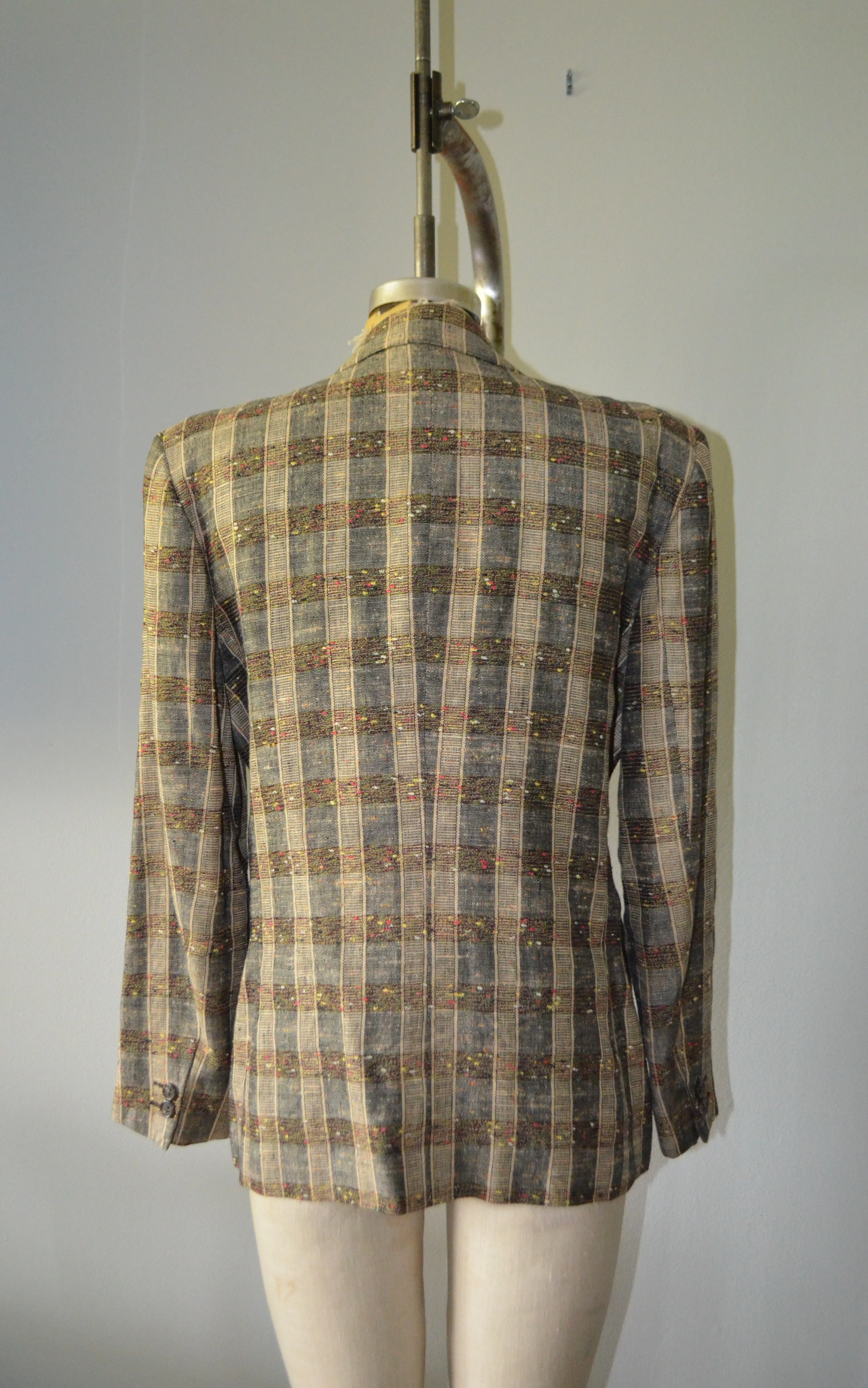 80s Moda Mario Italian plaid tweed tailor tan blazer with Floral zircon broochs