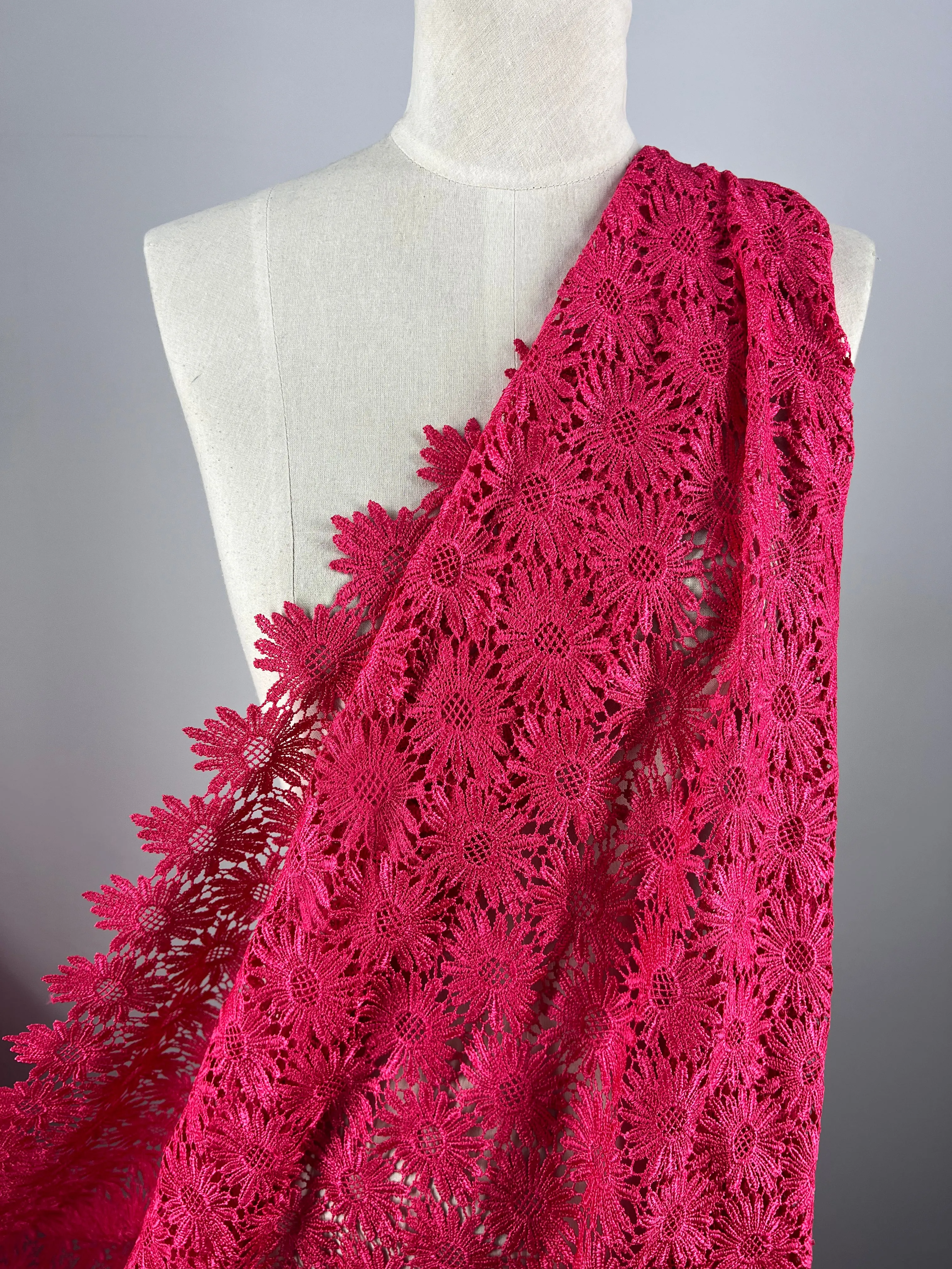 Anglaise Lace - Hot Pink - 110cm