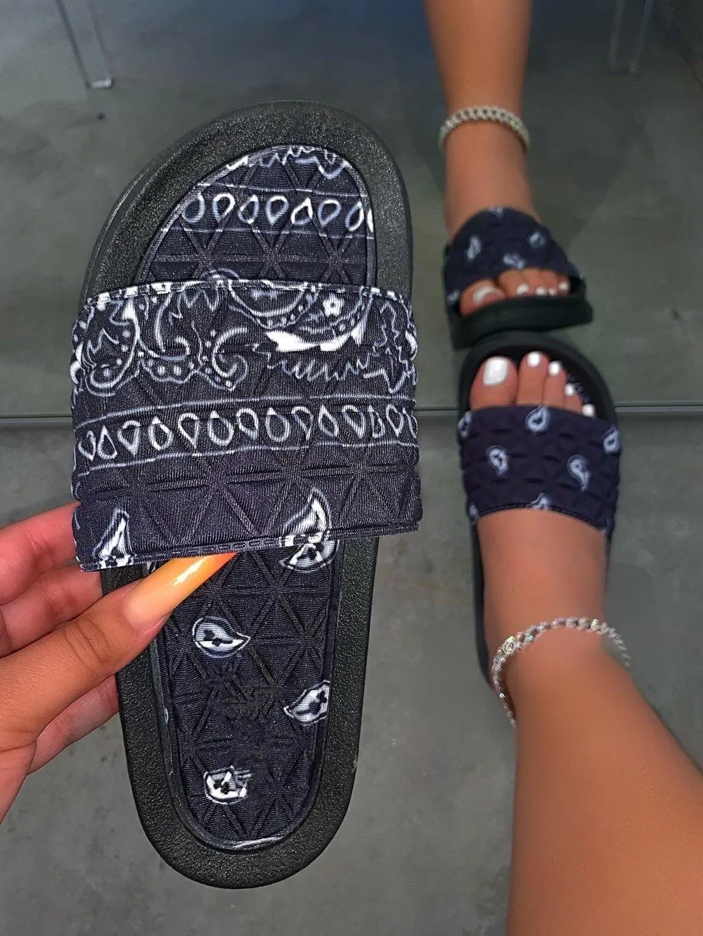 Antoinette Bandana Slides-Black