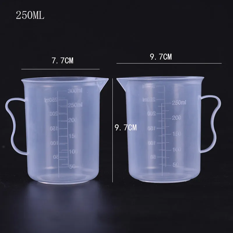 Baking plastic measuring cup