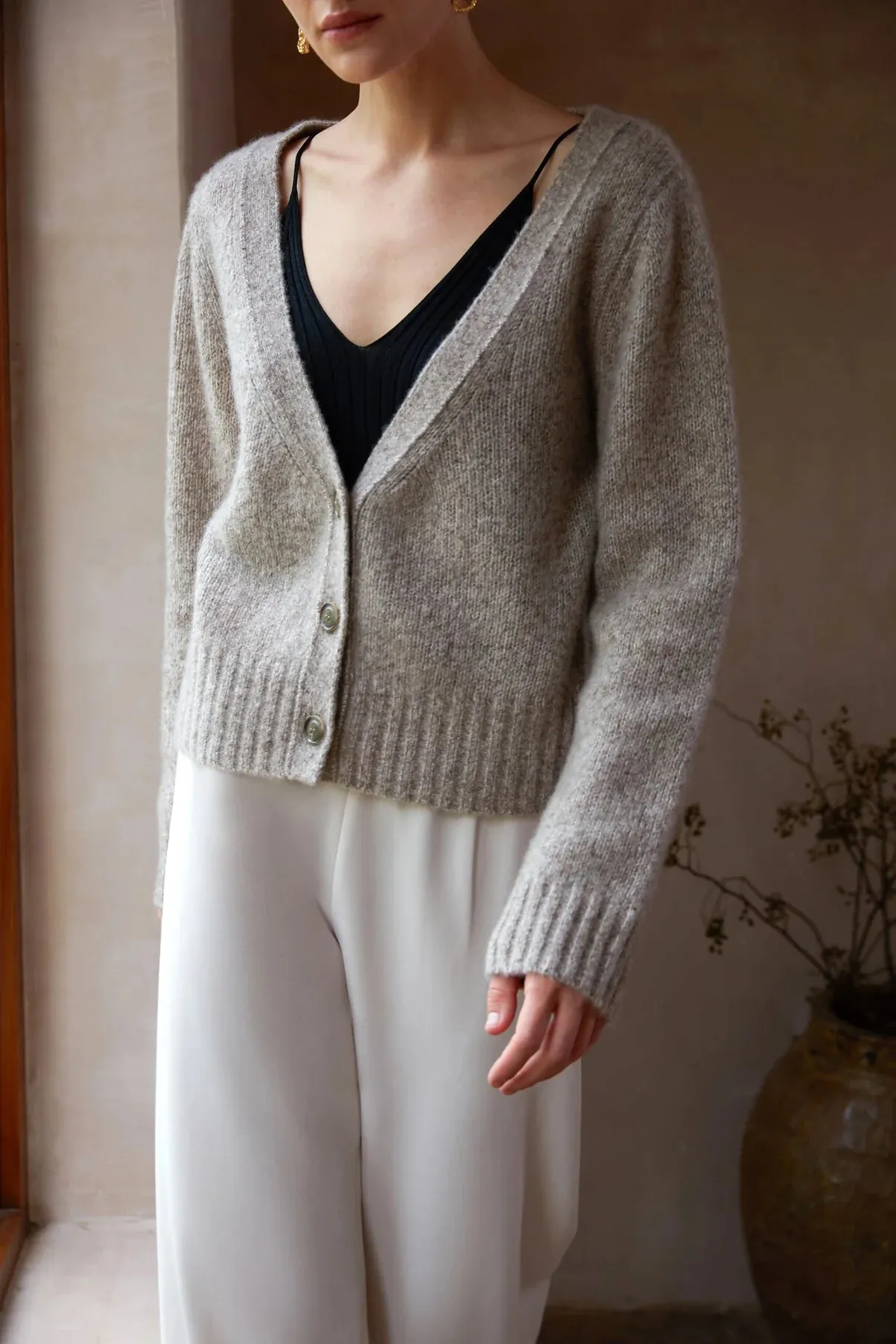 BETH Cashmere/Silk Cardigan in Heather Brown