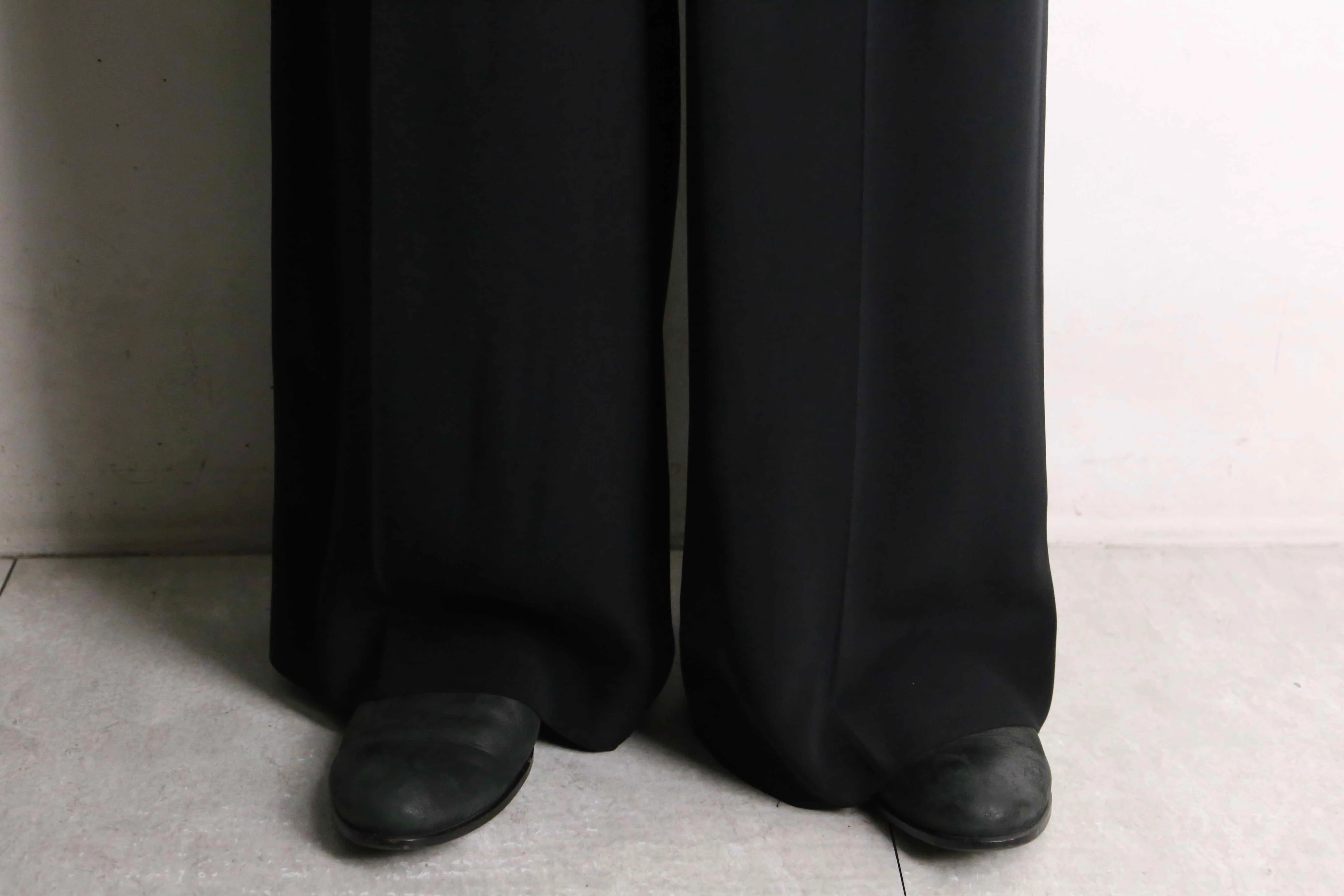 black 2-tuck easy wide slacks