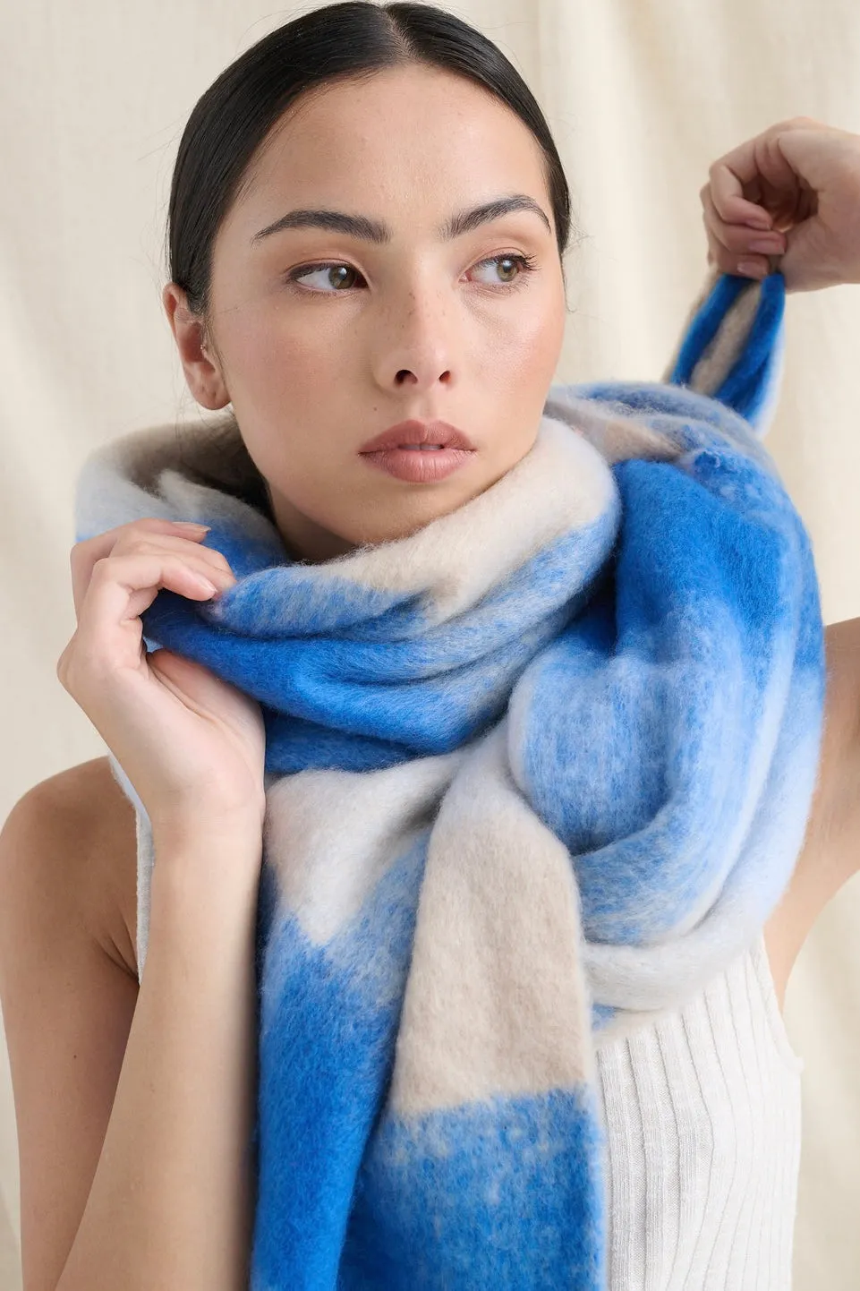 BLUE   WHITE CHECK FLUFFY SCARF