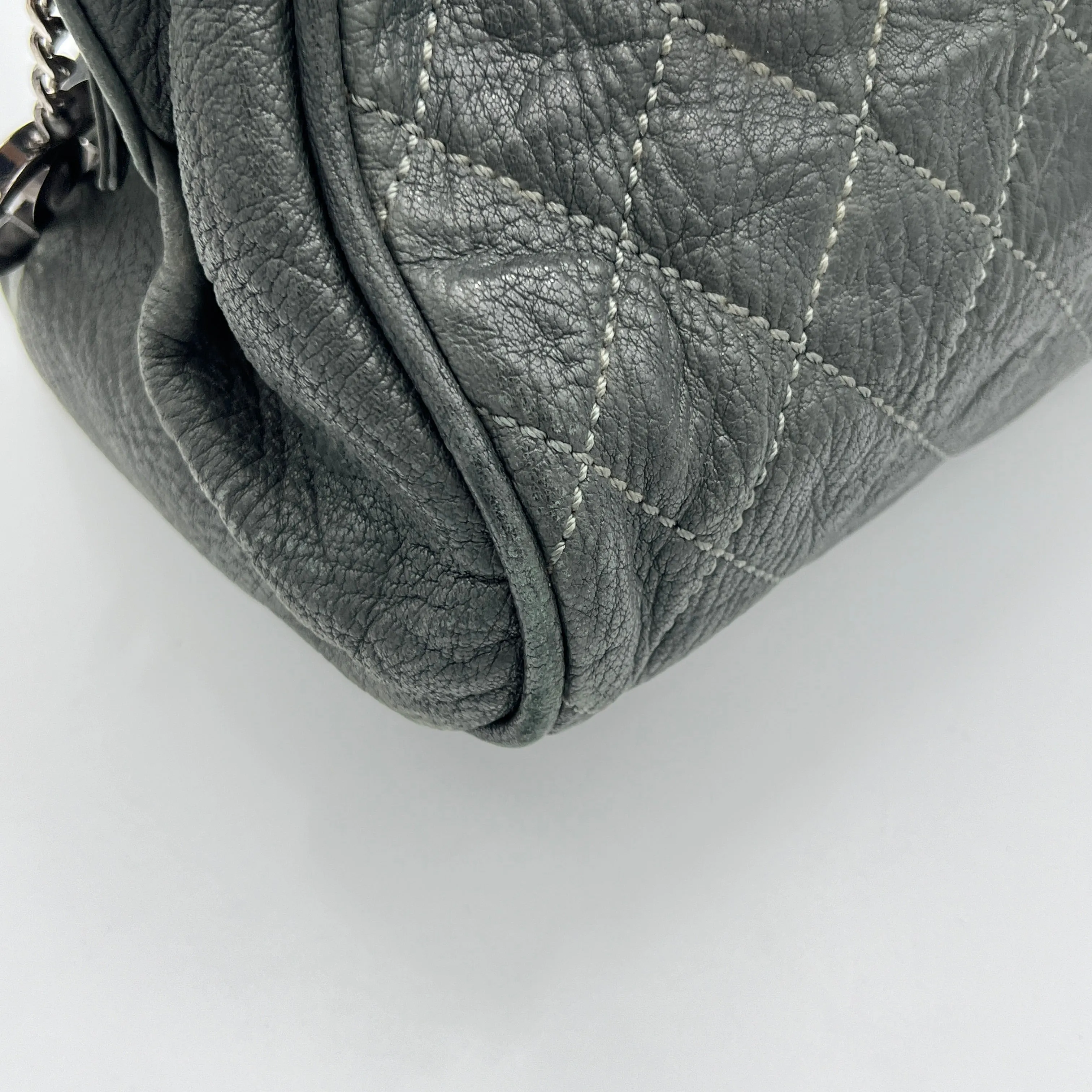 Braid Bowler Grey Top Handle Bag in Distressed Leather, Ruthenium hardware