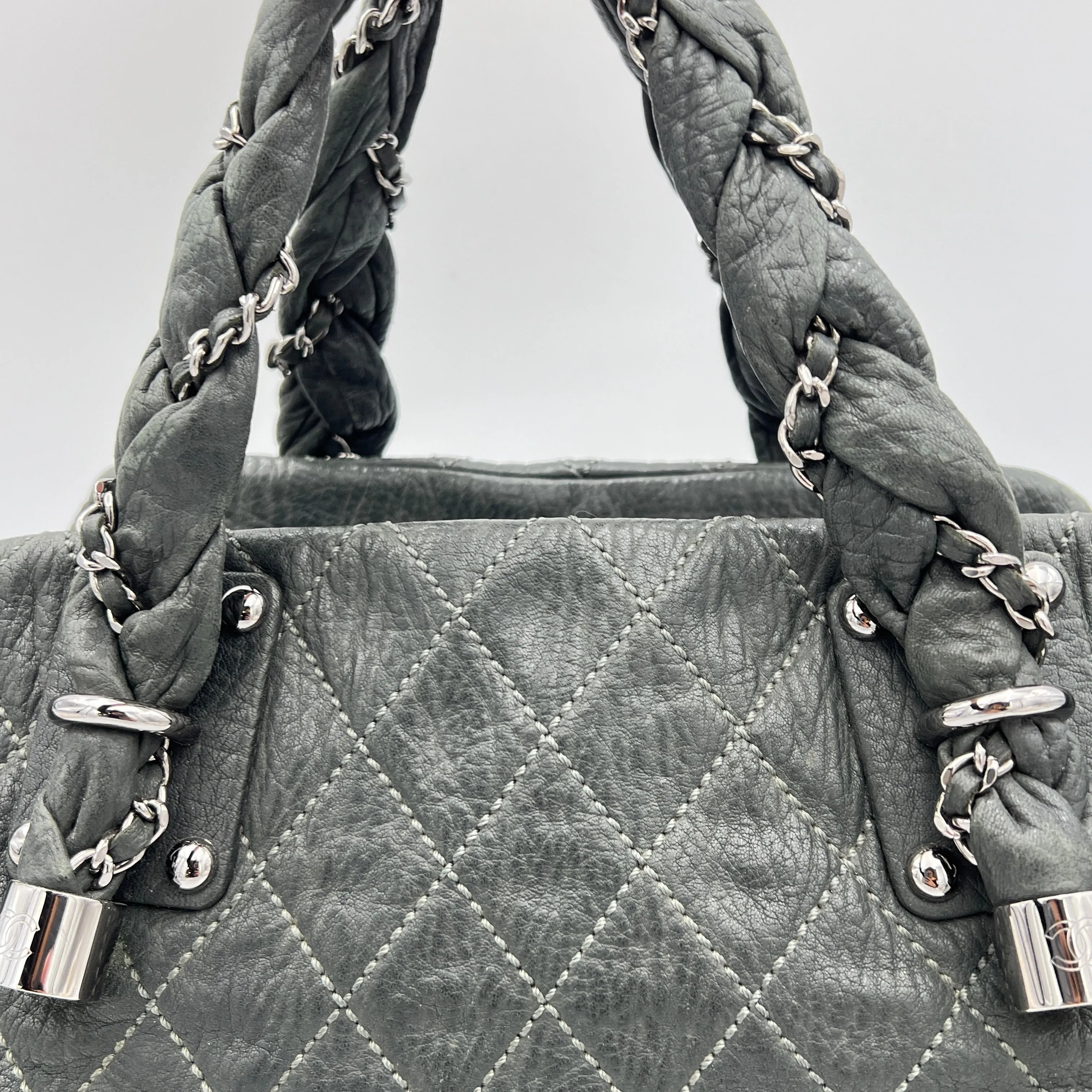 Braid Bowler Grey Top Handle Bag in Distressed Leather, Ruthenium hardware