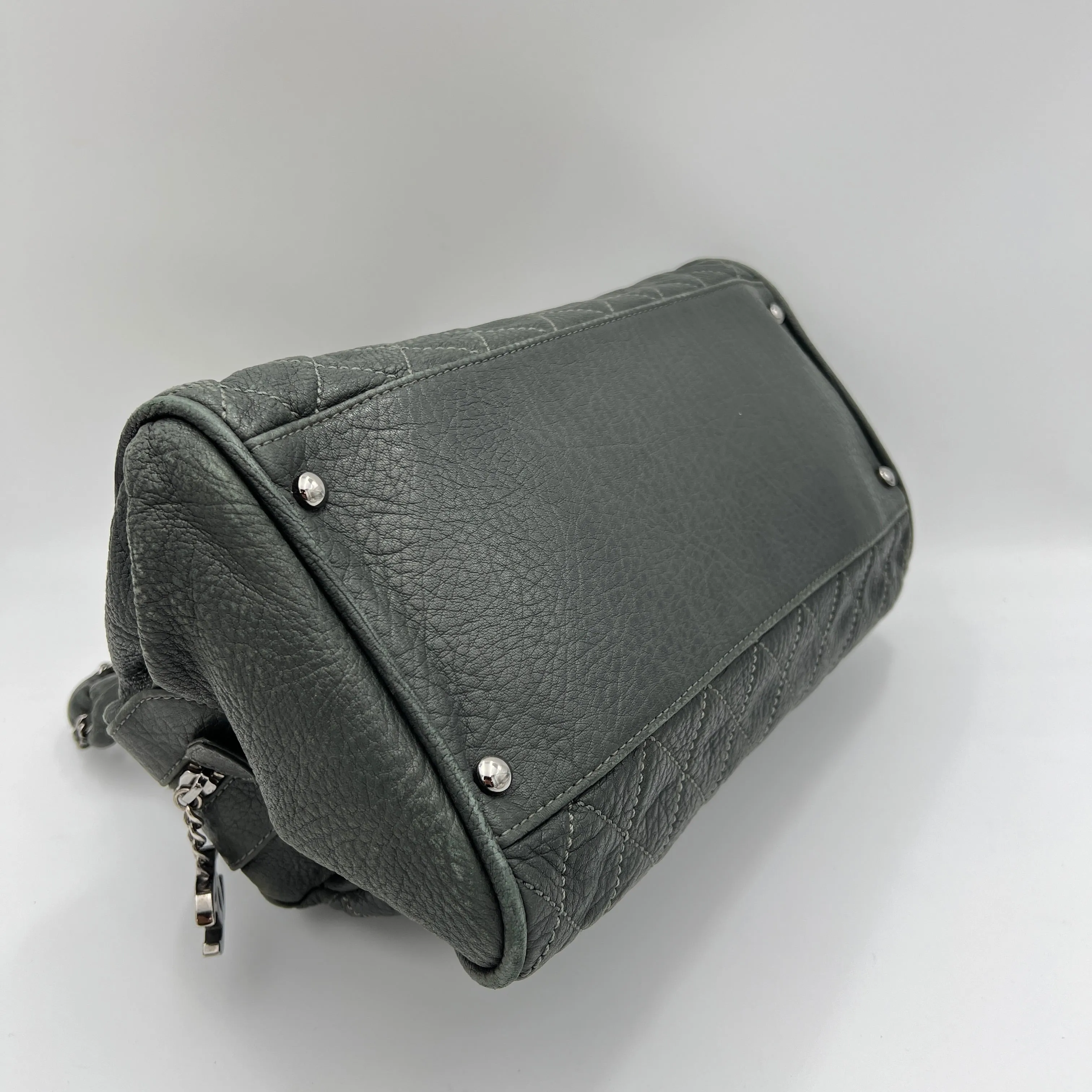 Braid Bowler Grey Top Handle Bag in Distressed Leather, Ruthenium hardware