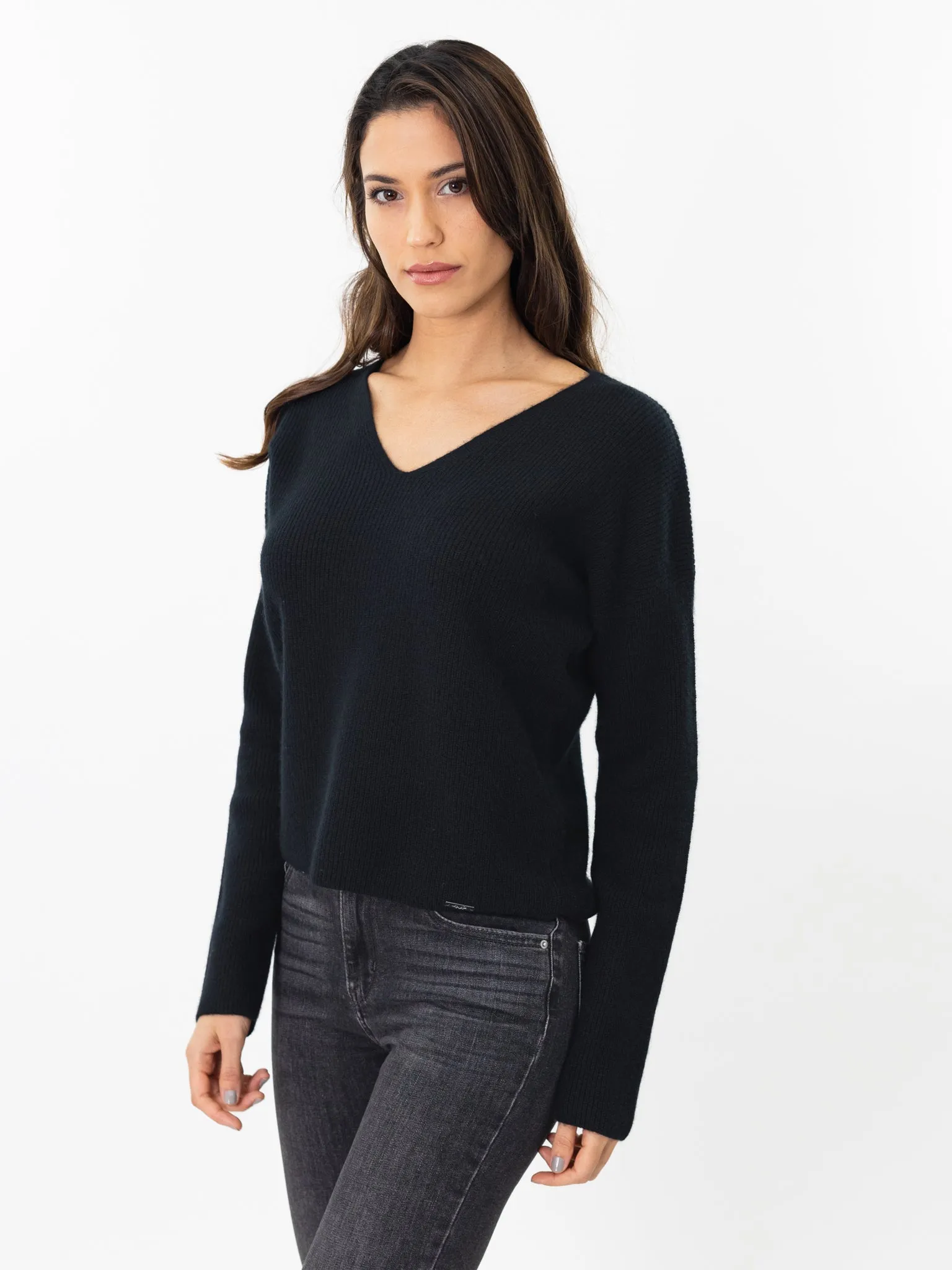 CANGGU V NECK SWEATER