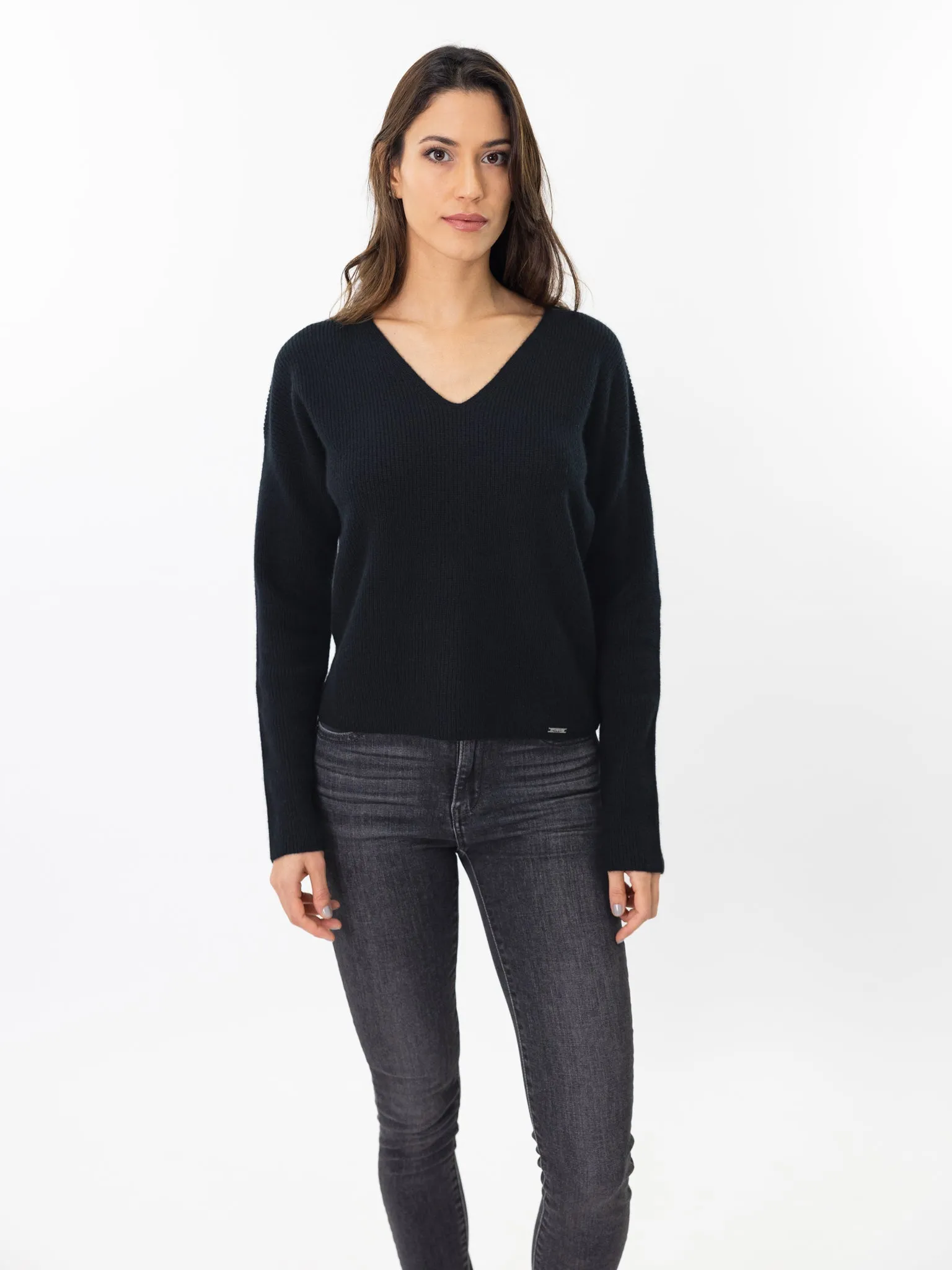 CANGGU V NECK SWEATER