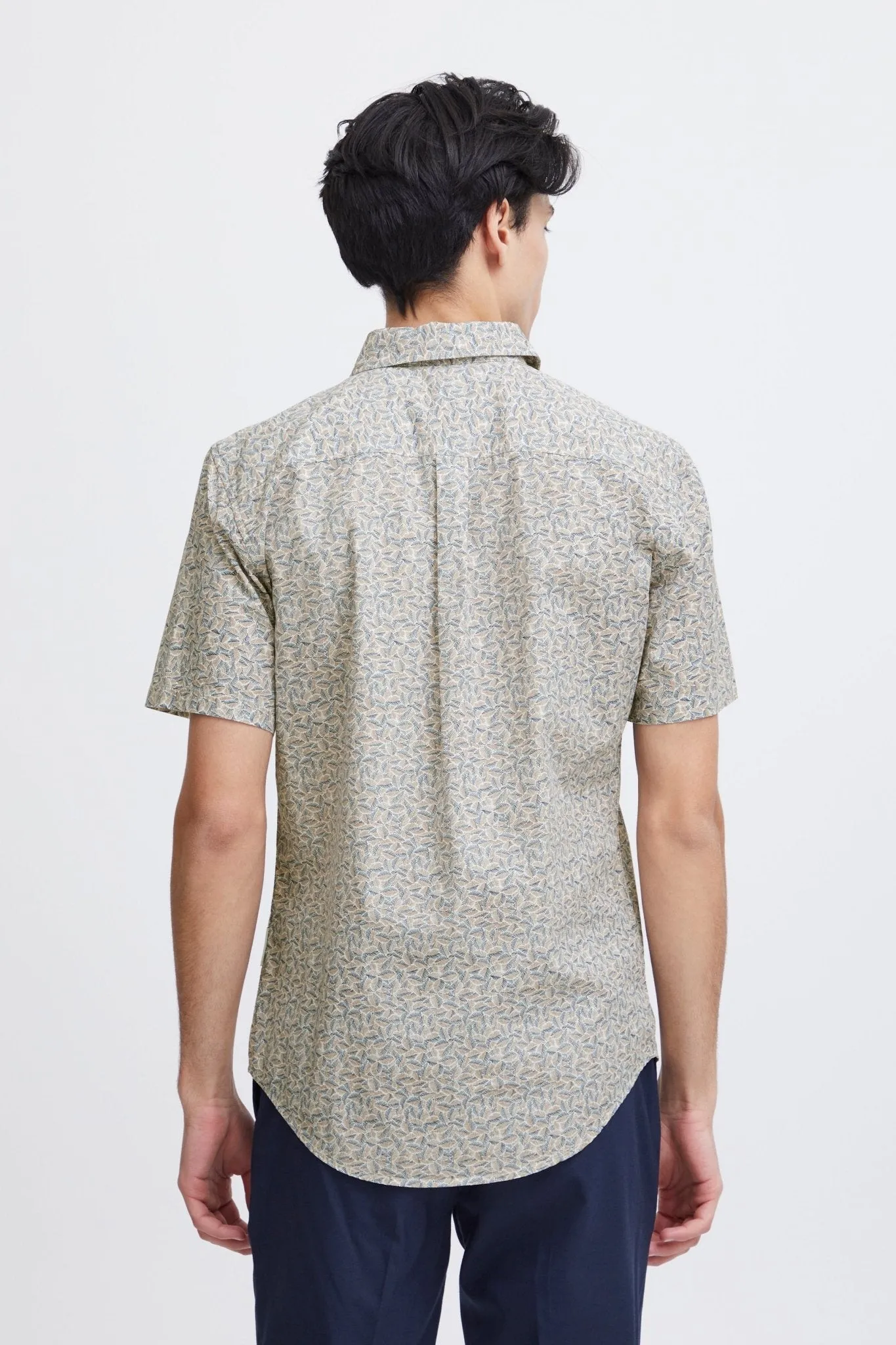 CASUAL FRIDAY - CFAnton SS AOP Leaves shirt - 20505069