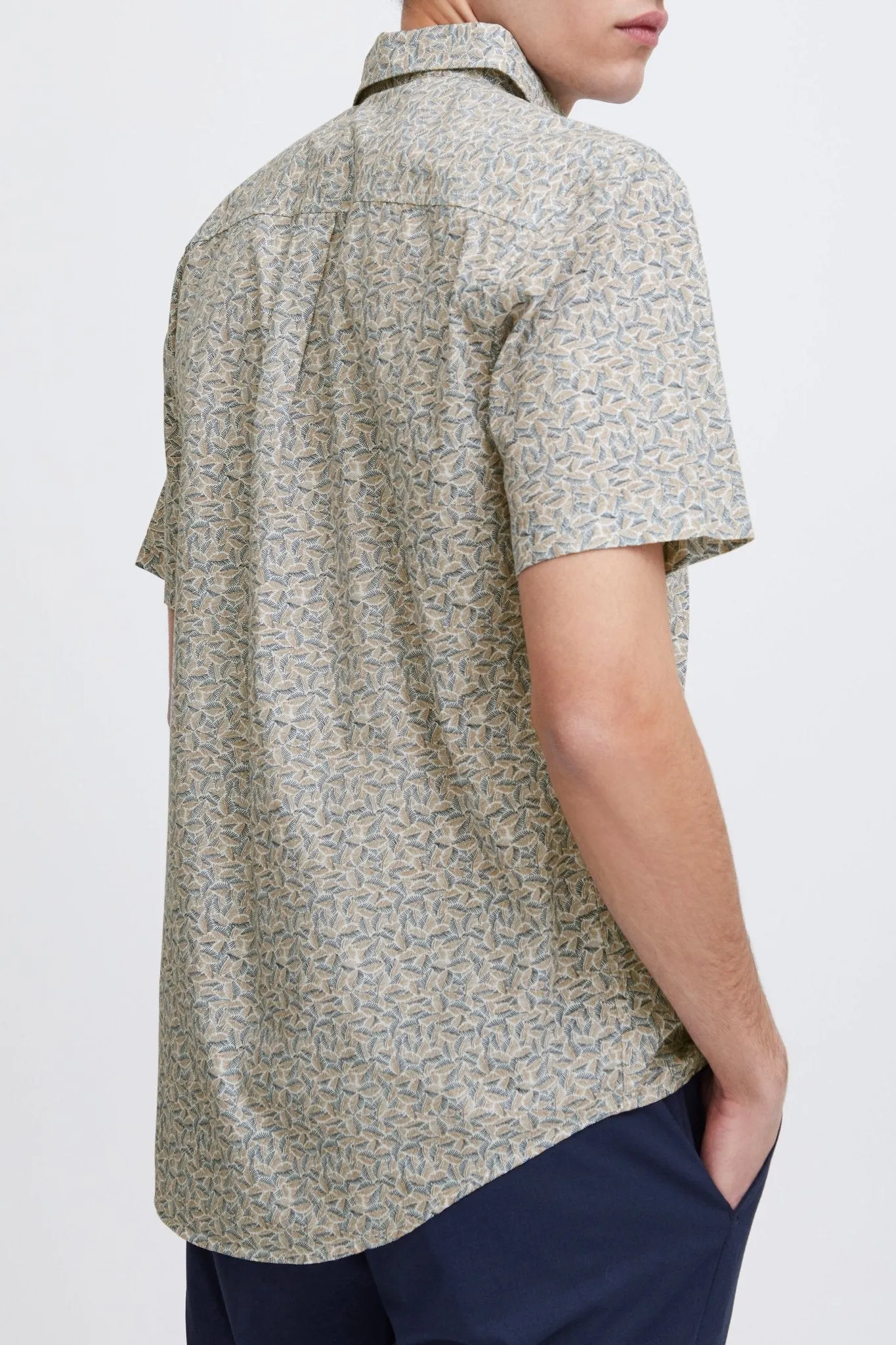 CASUAL FRIDAY - CFAnton SS AOP Leaves shirt - 20505069