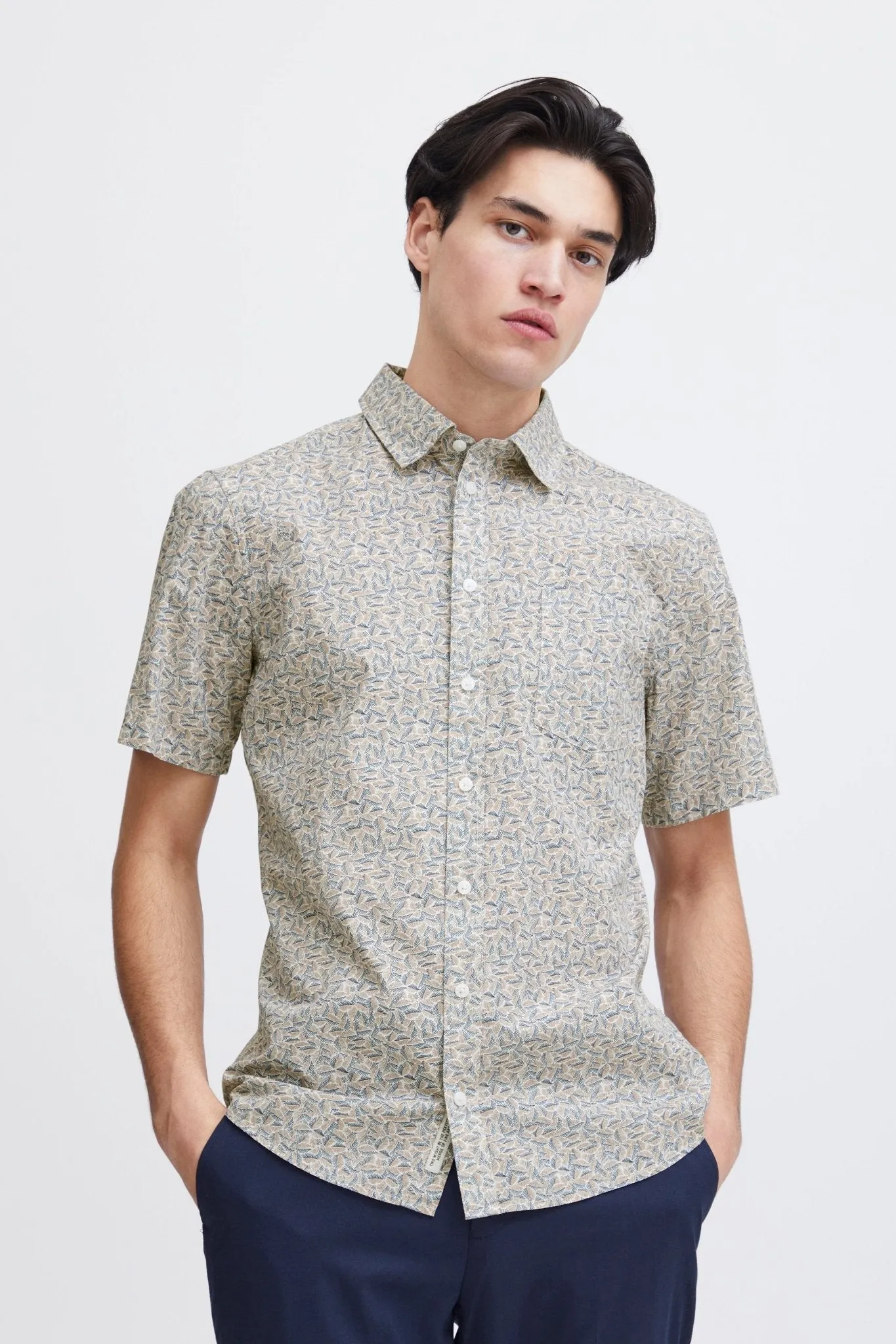 CASUAL FRIDAY - CFAnton SS AOP Leaves shirt - 20505069