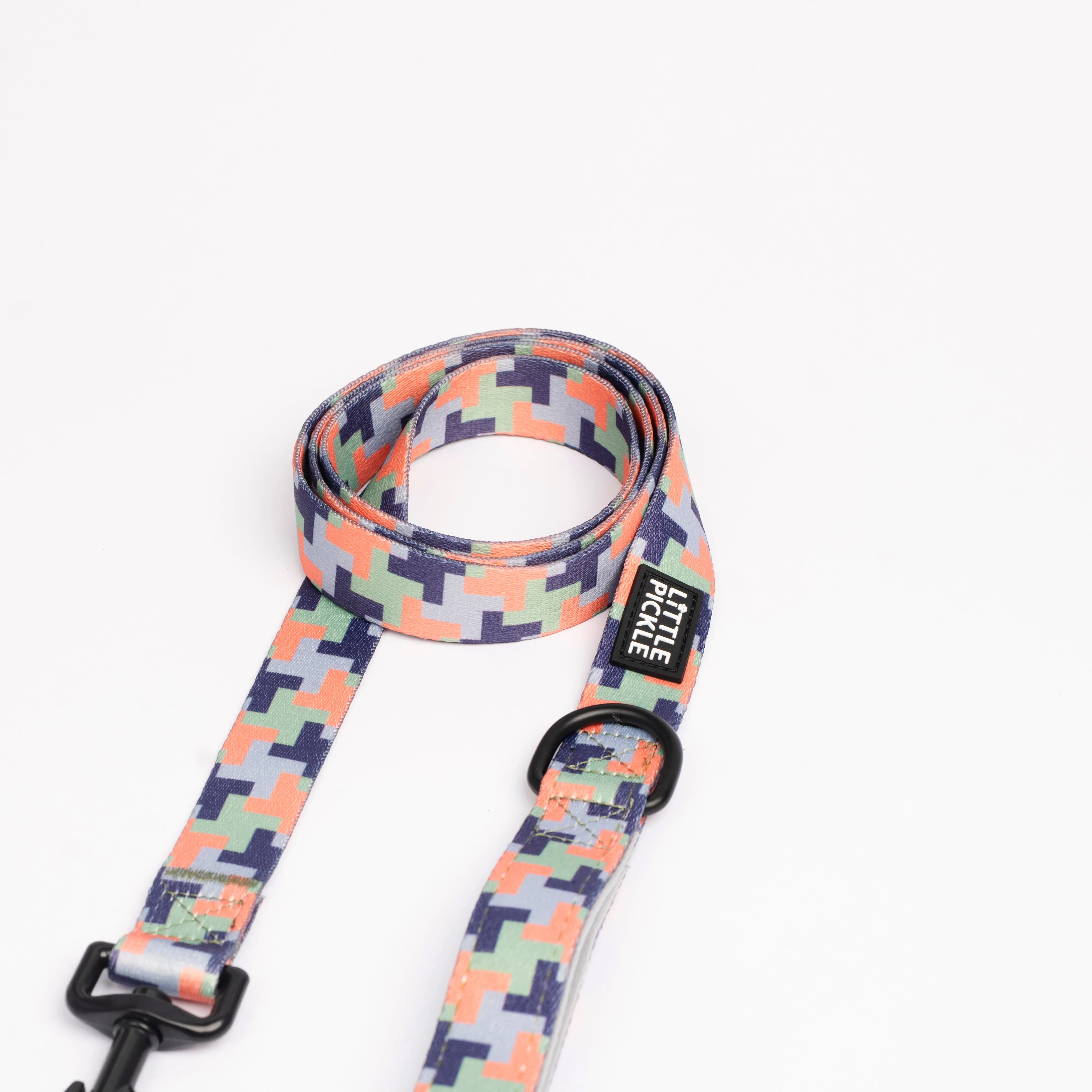 Classic Comfort Leash in Puzzler Design