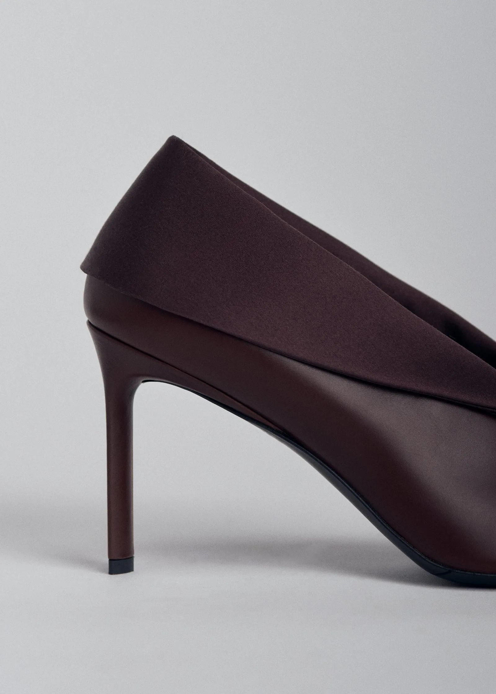 Collared V Neck High Heel Pump in Smooth Leather - Brown