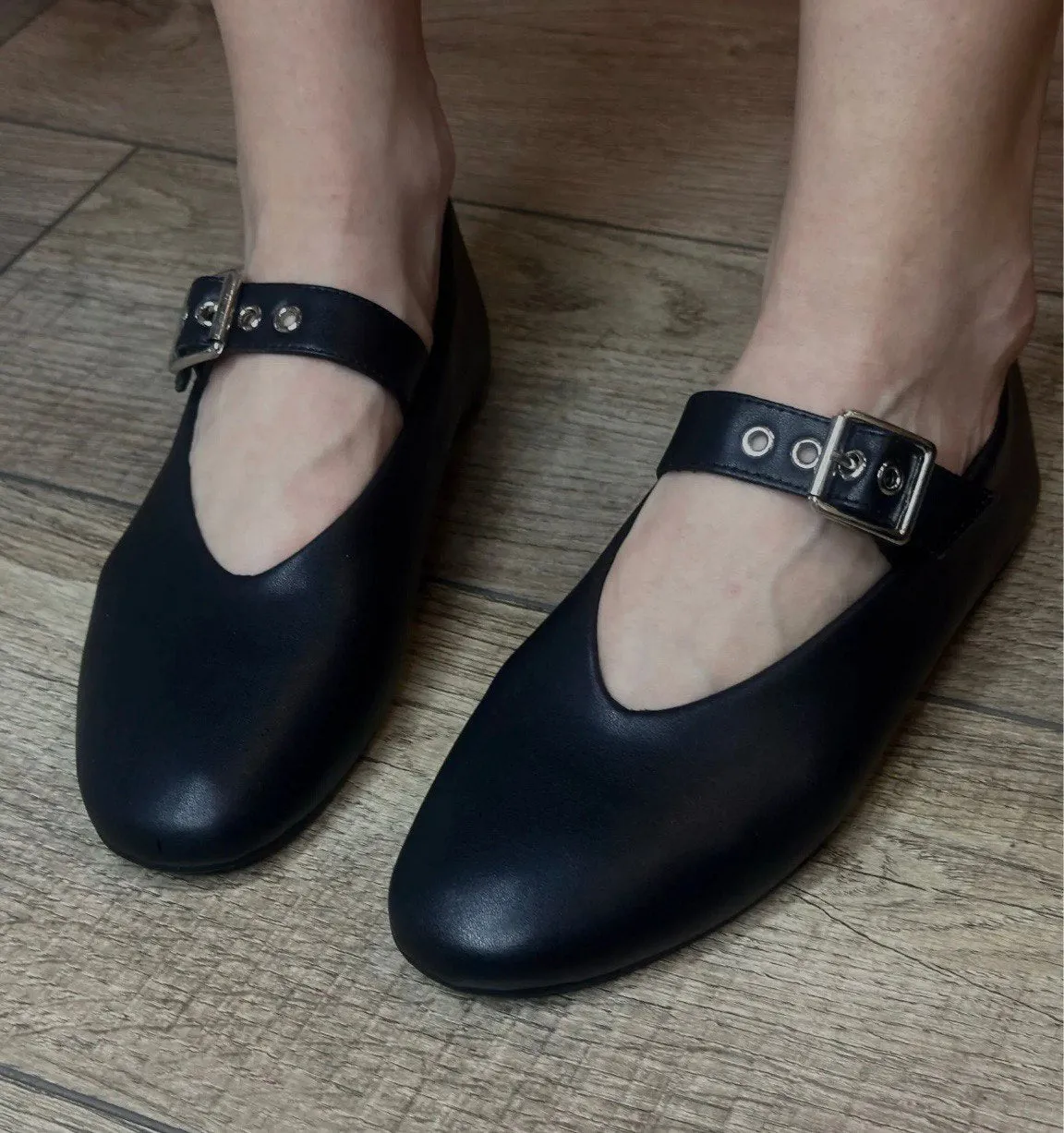 Crafted Women's Leather Ballet Flats. Women's shoes made of genuine leather