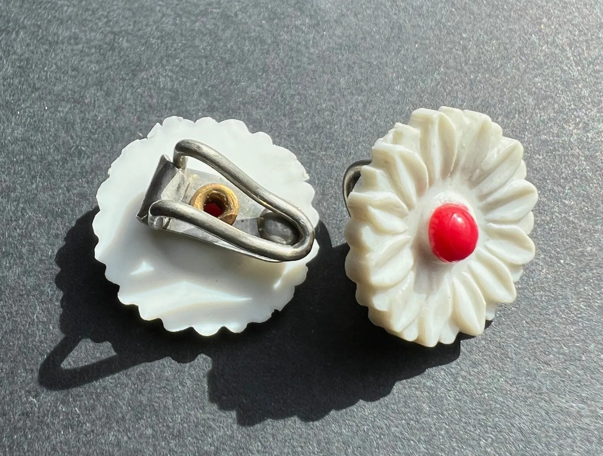 Delightful Little 1940s Flower Clip-on Earrings - 1.8cm wide.