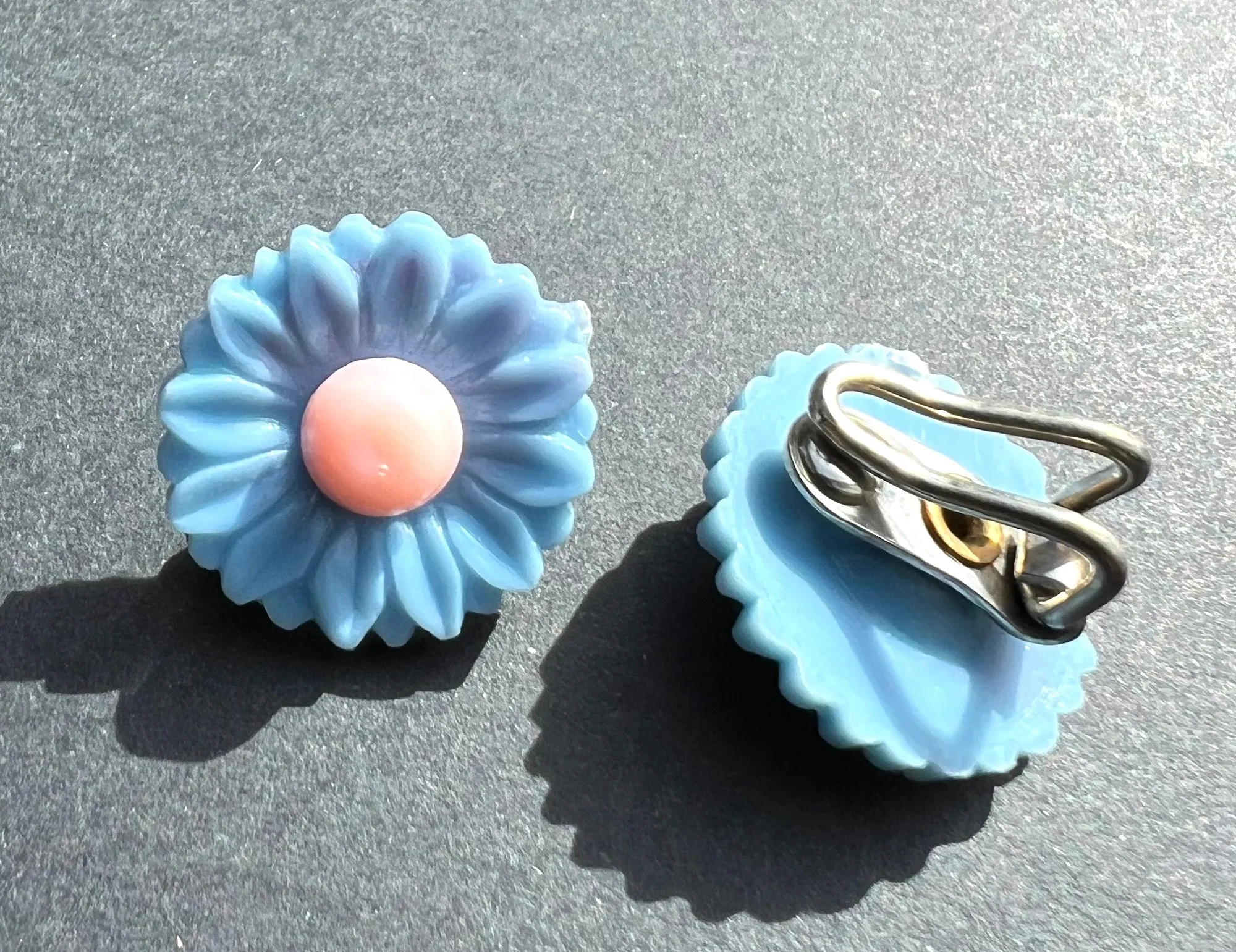 Delightful Little 1940s Flower Clip-on Earrings - 1.8cm wide.