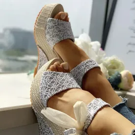 Eléa - Wedge Sandals with Lace Detail and Bow