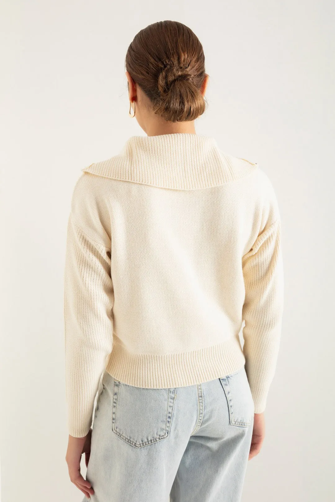 Female Collar Detailed Knitwear Sweater