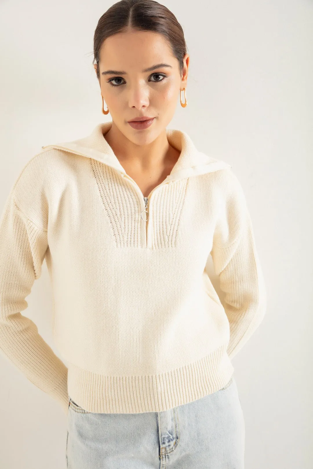 Female Collar Detailed Knitwear Sweater