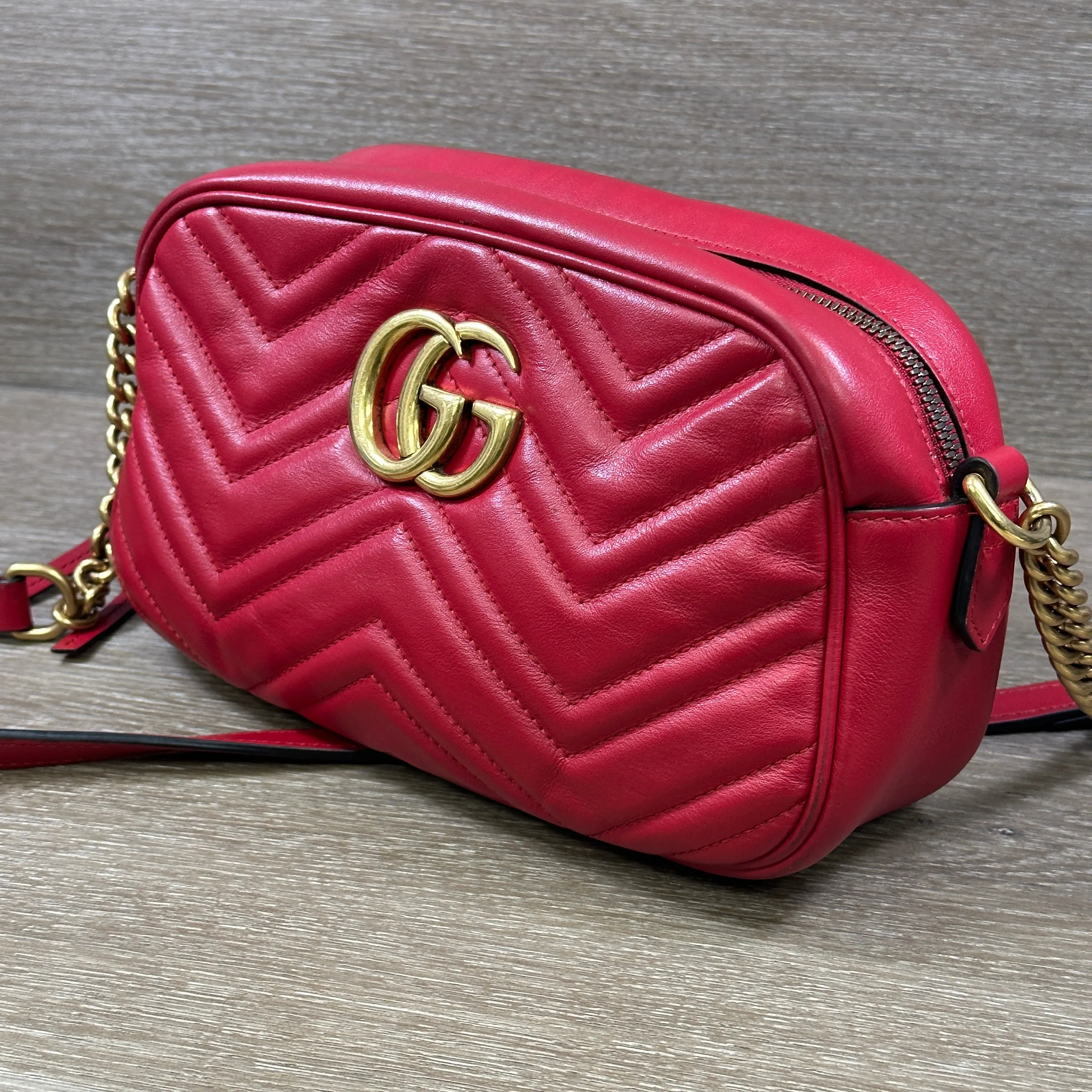 GG Marmont Small Shoulder Bag - Red