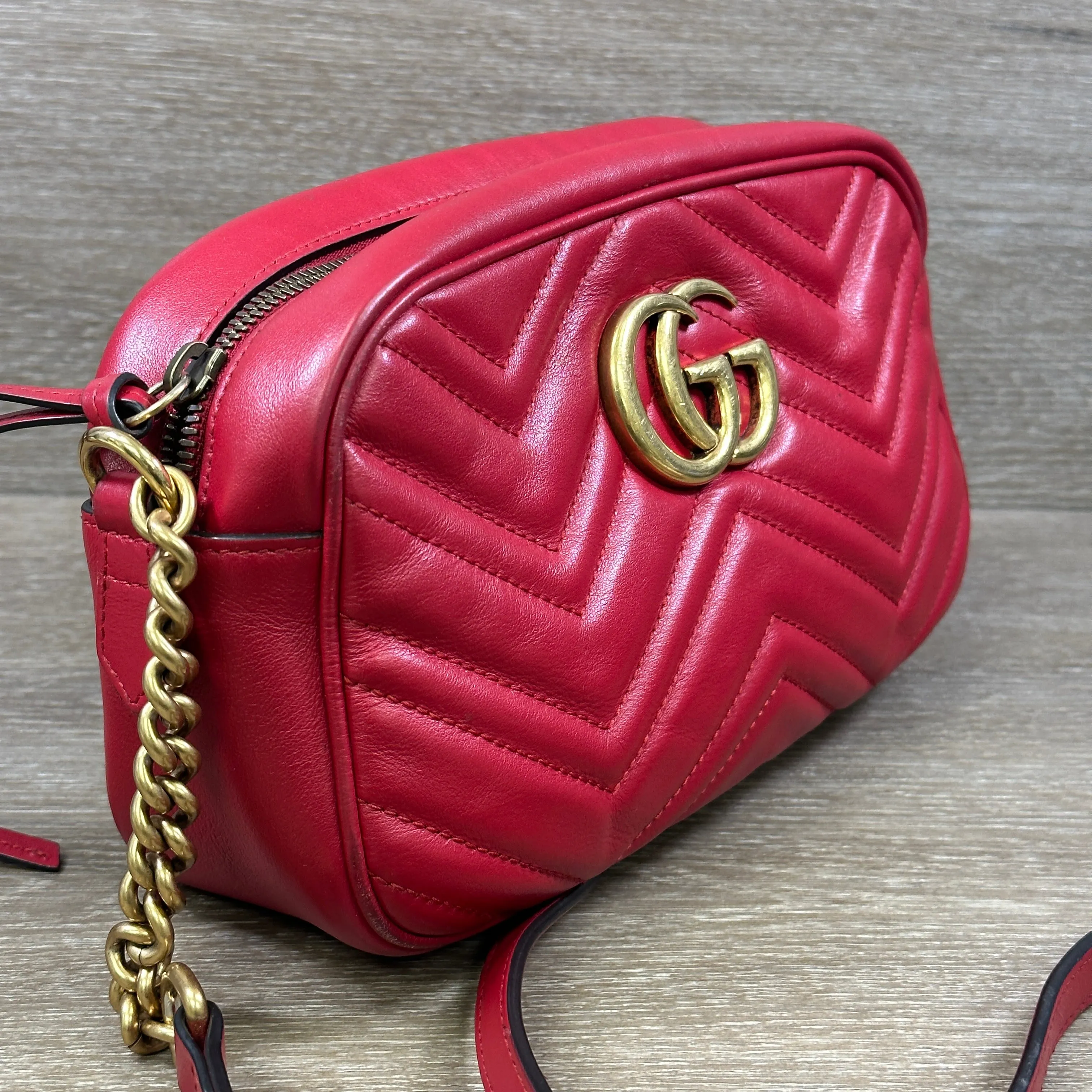 GG Marmont Small Shoulder Bag - Red