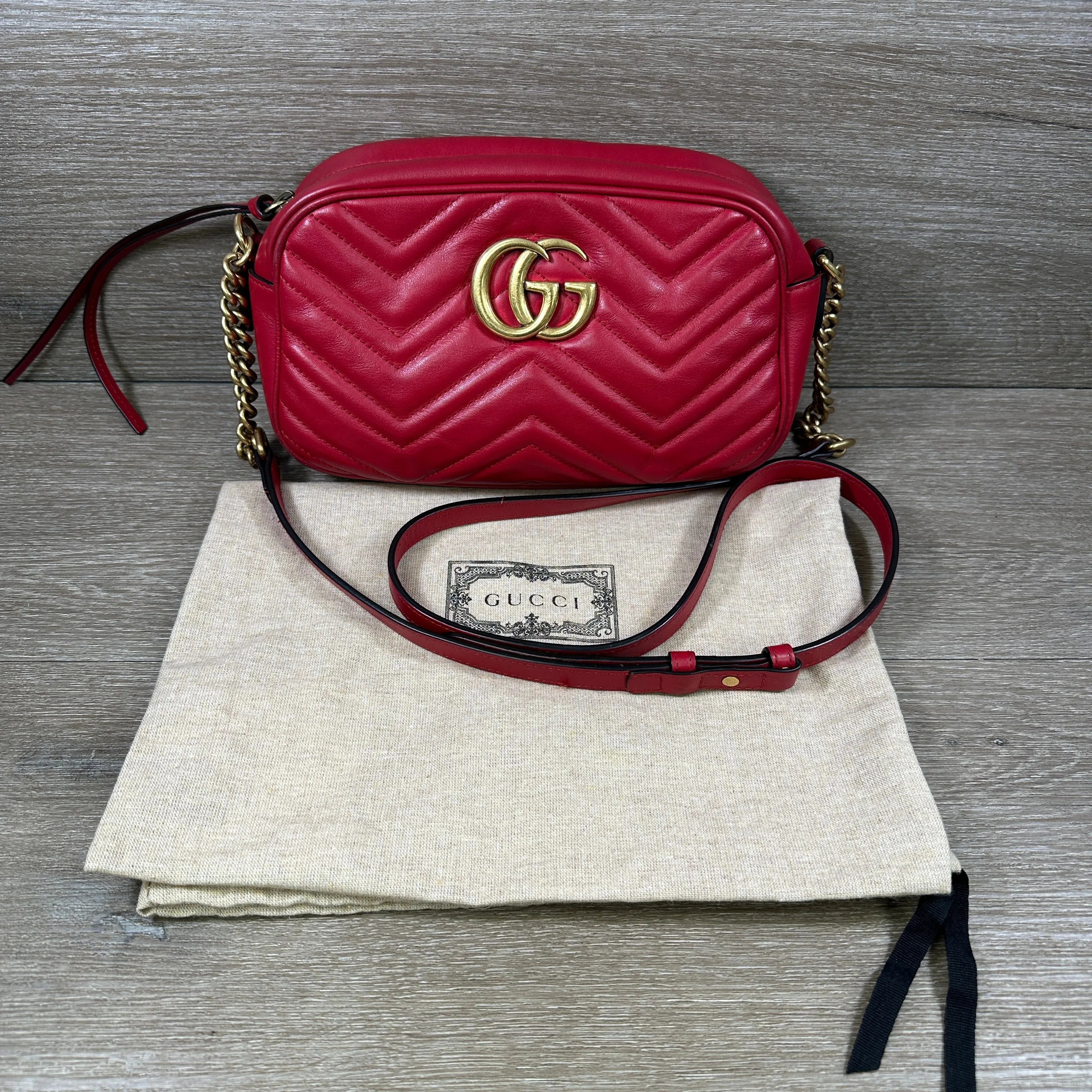 GG Marmont Small Shoulder Bag - Red