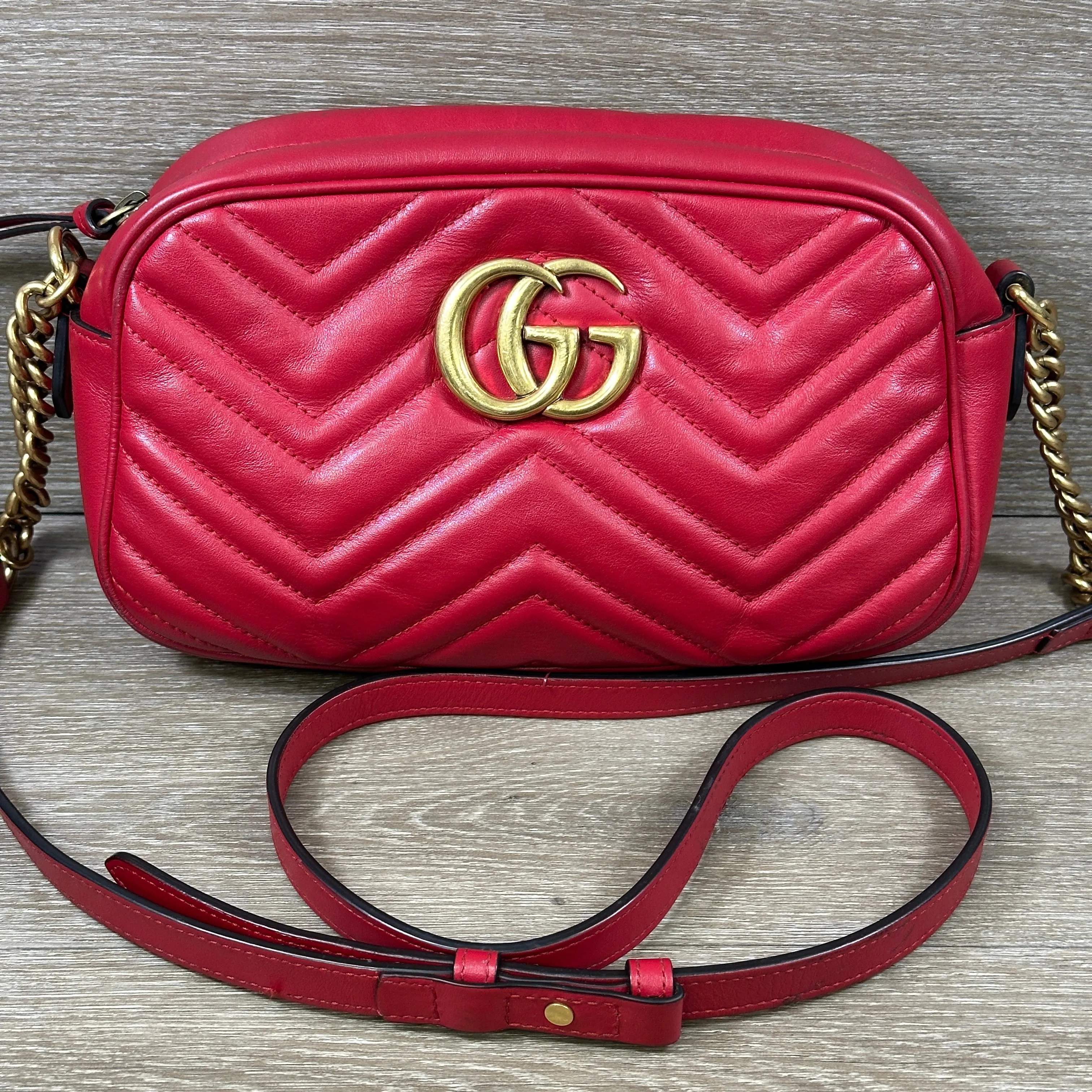 GG Marmont Small Shoulder Bag - Red