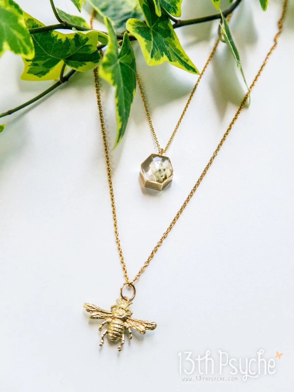 Gold bee and dried flowers double layered necklace set