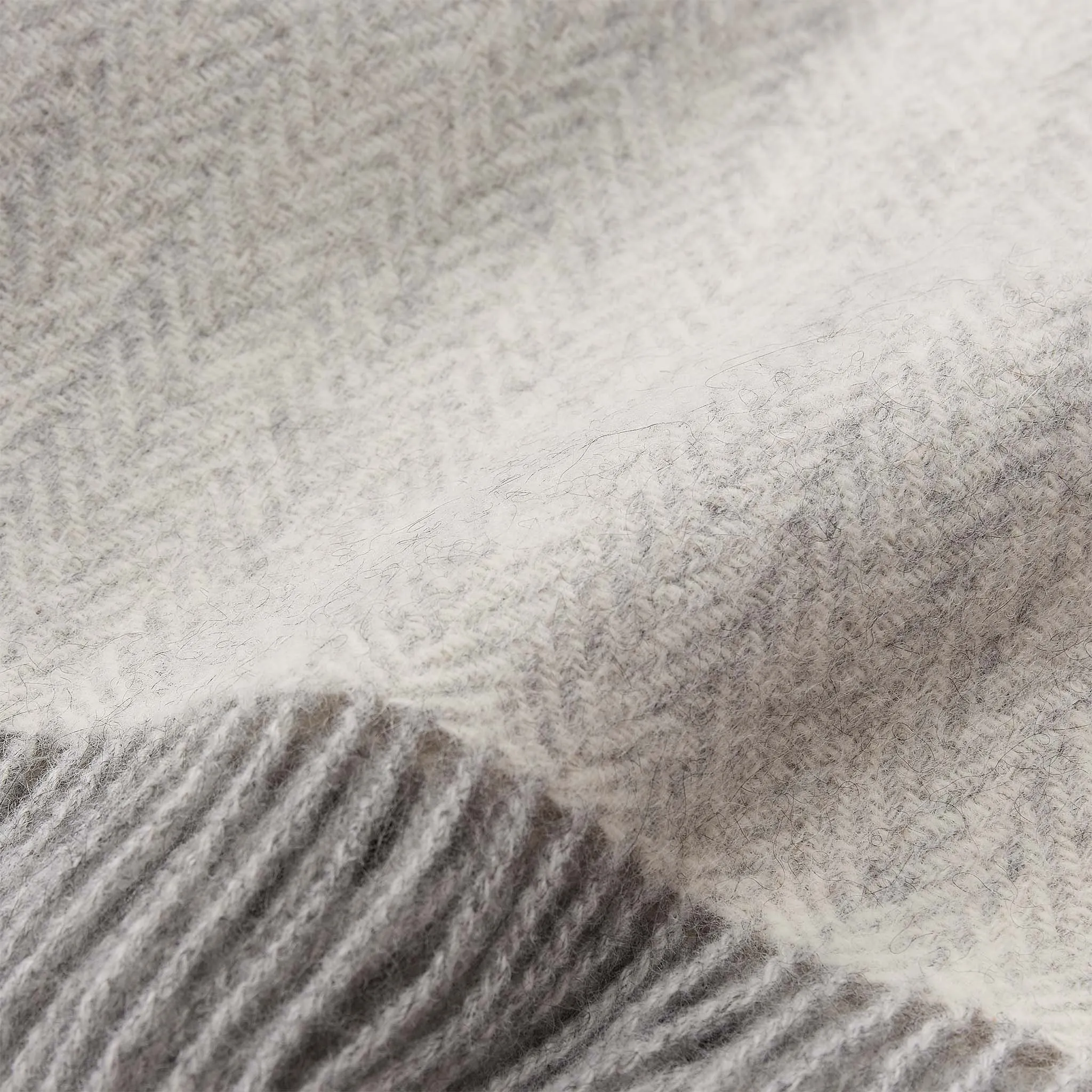 Gotland Sheri Wool Blanket [Off-white & Grey]