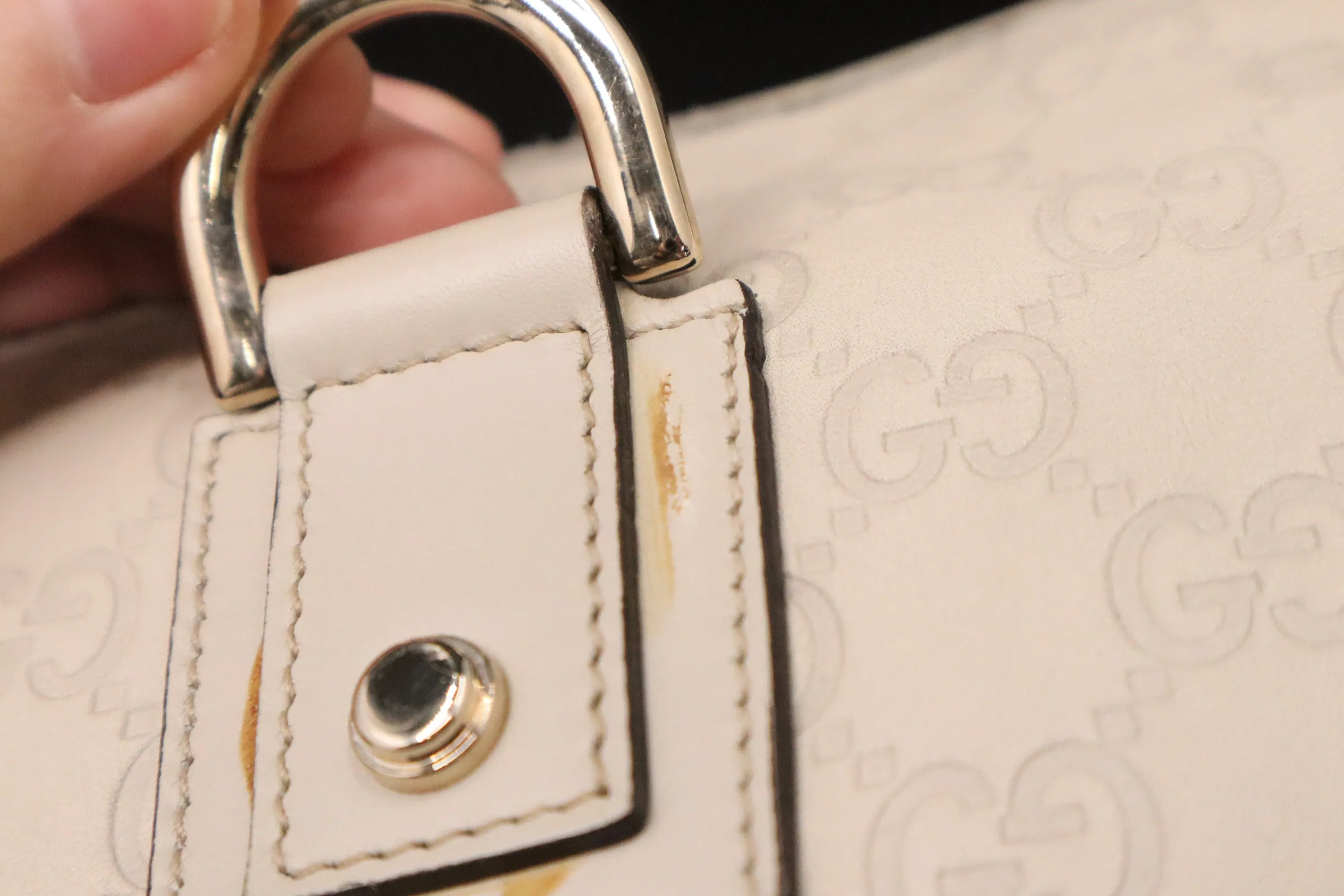 Gucci Crossbody in White Guccissima Leather