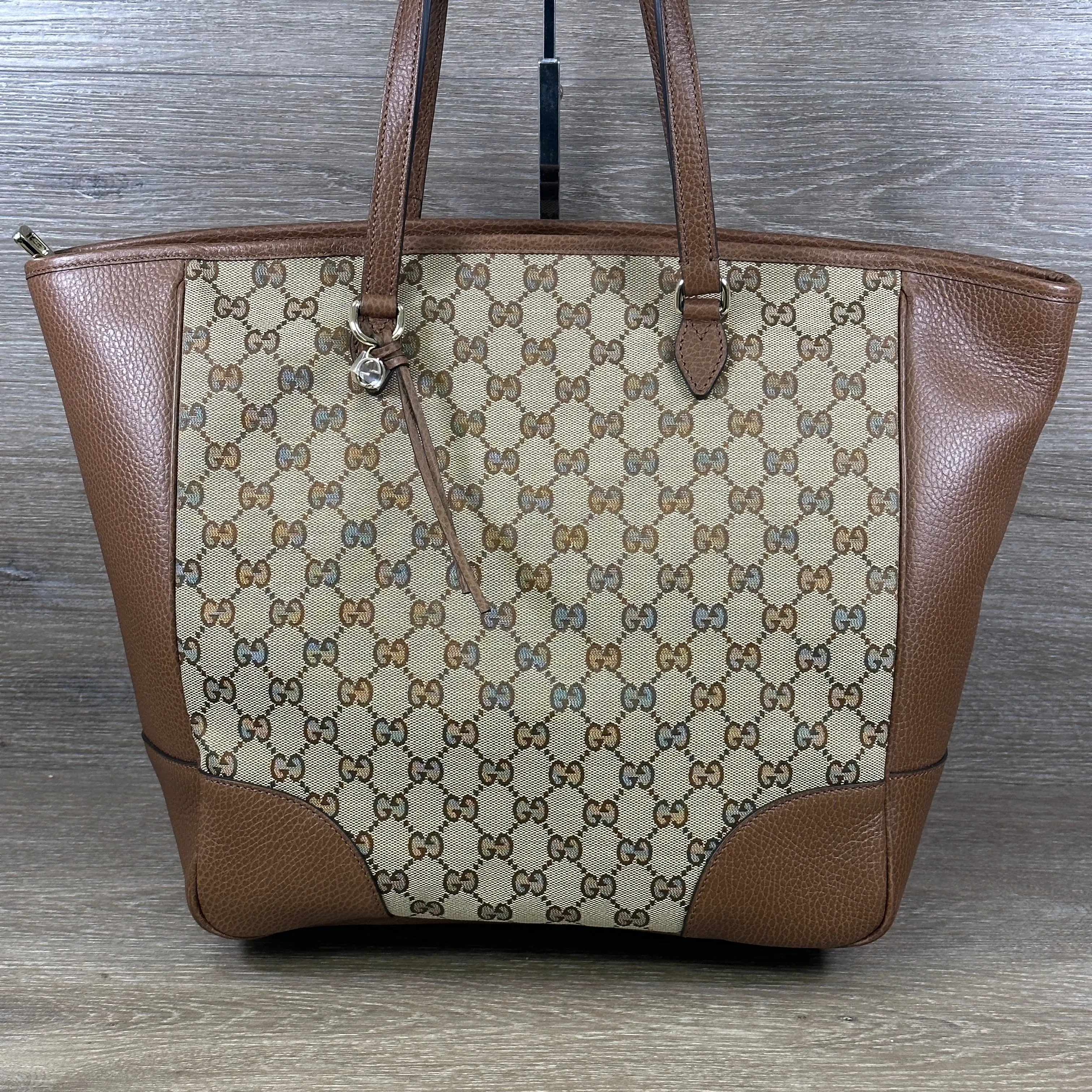 Gucci Monogram Medium Bree Zippered Tote - Beige