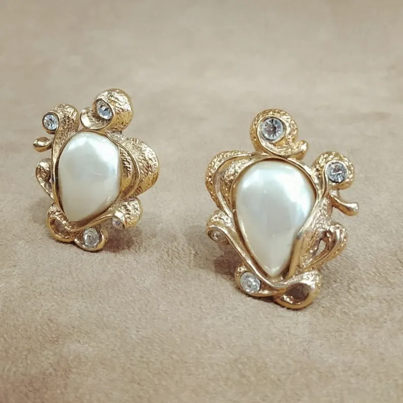 Guy Laroche Baroque pearl glass earrings