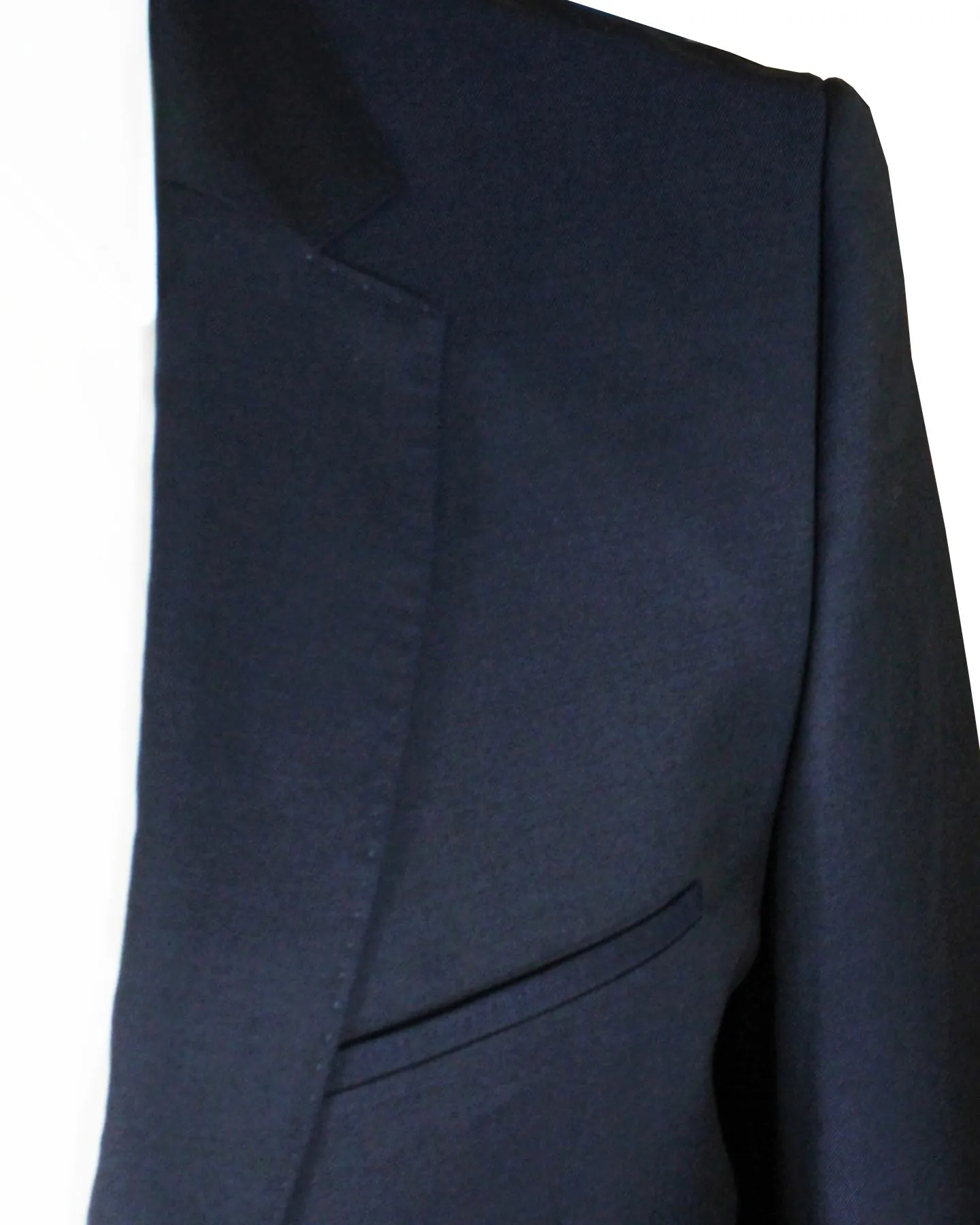 Hugo Boss Sport Coat Dark Blue - Virgin Wool Blazer EU 46 / US 36 R Slim Fit - REDUCED SALE