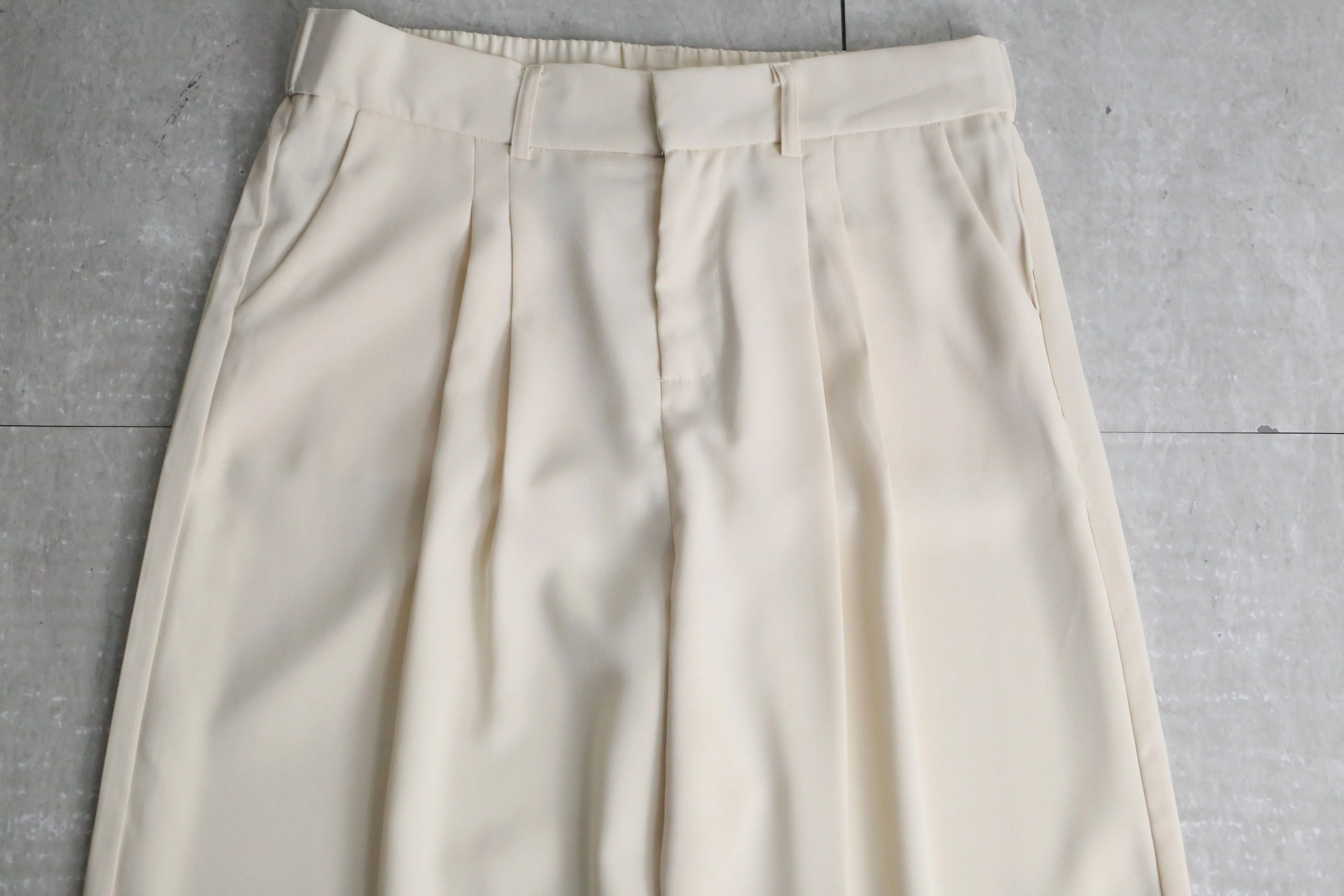 ivory 2tuck wide silhouette straight pants