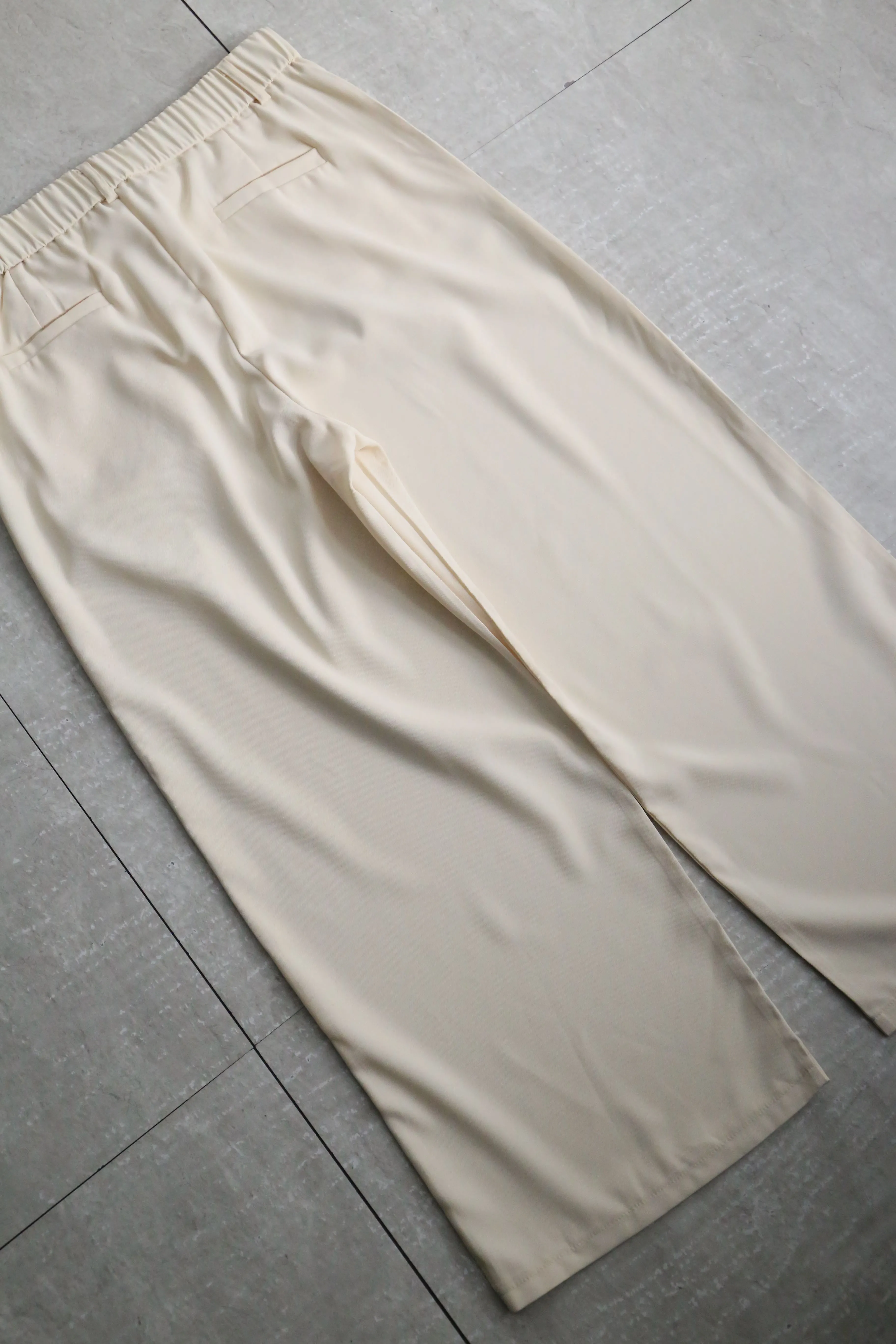 ivory 2tuck wide silhouette straight pants