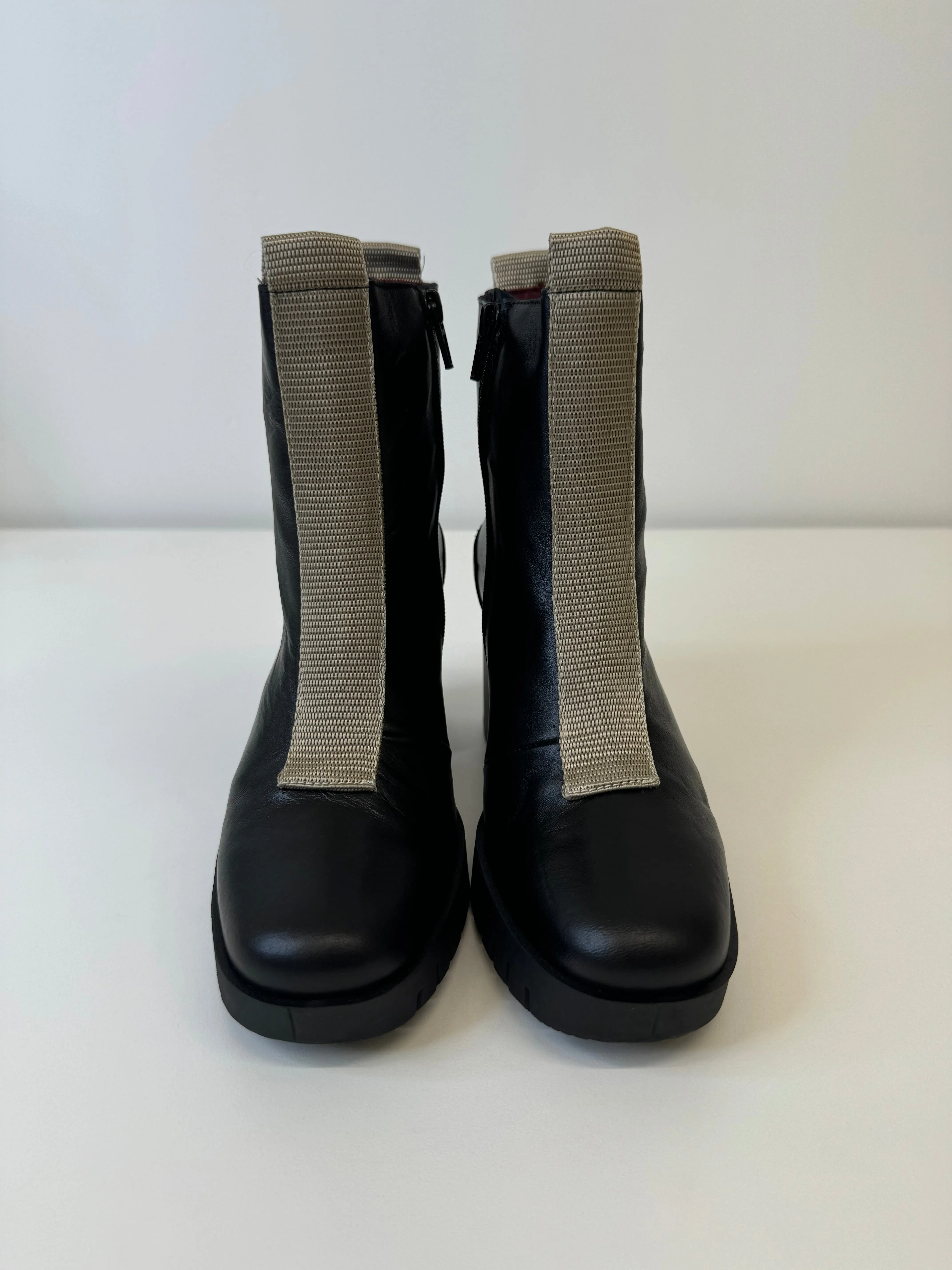 JOSE SAENZ Black & Beige Boot