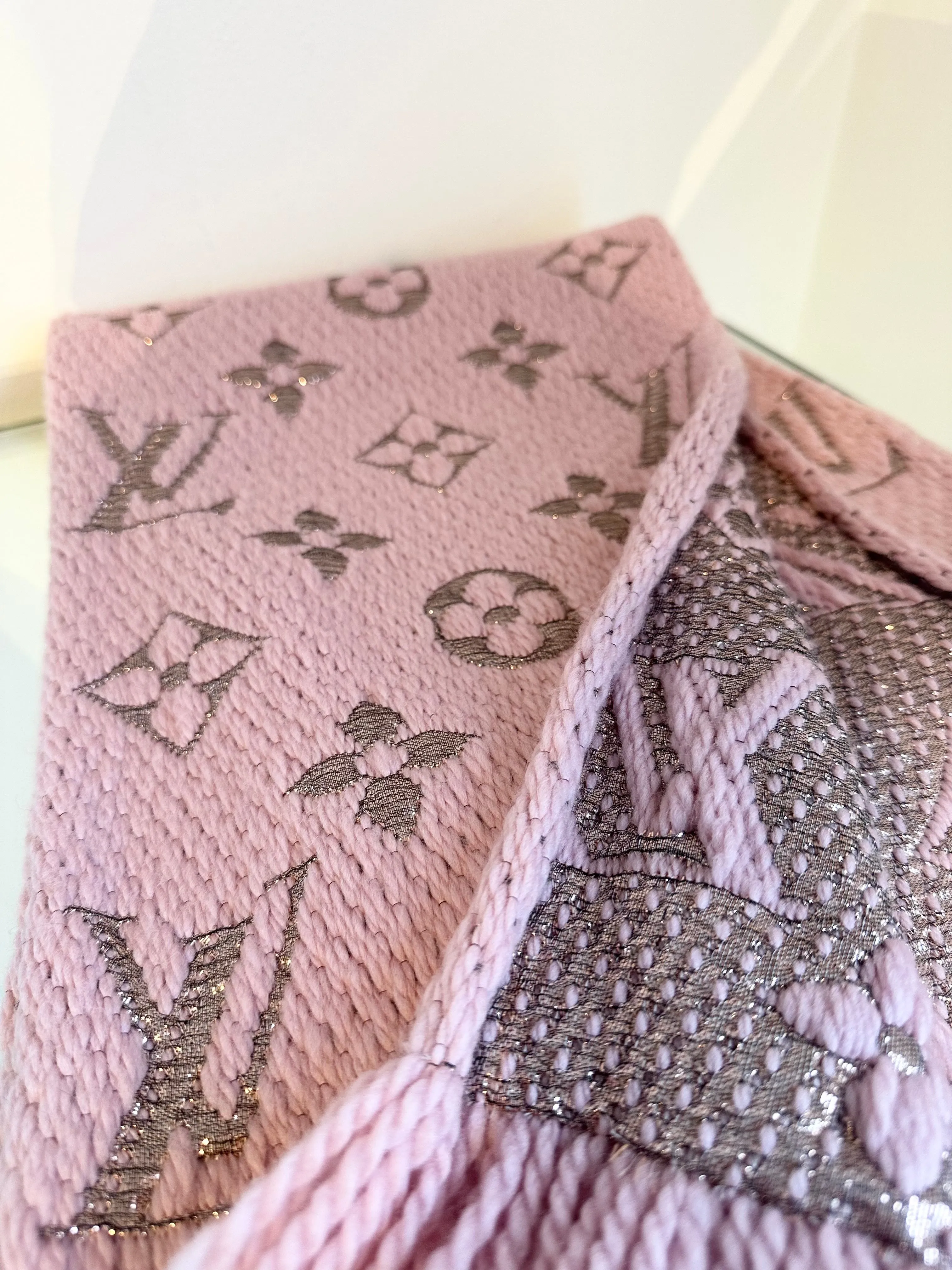 LOUIS VUITTON Logomania Scarf