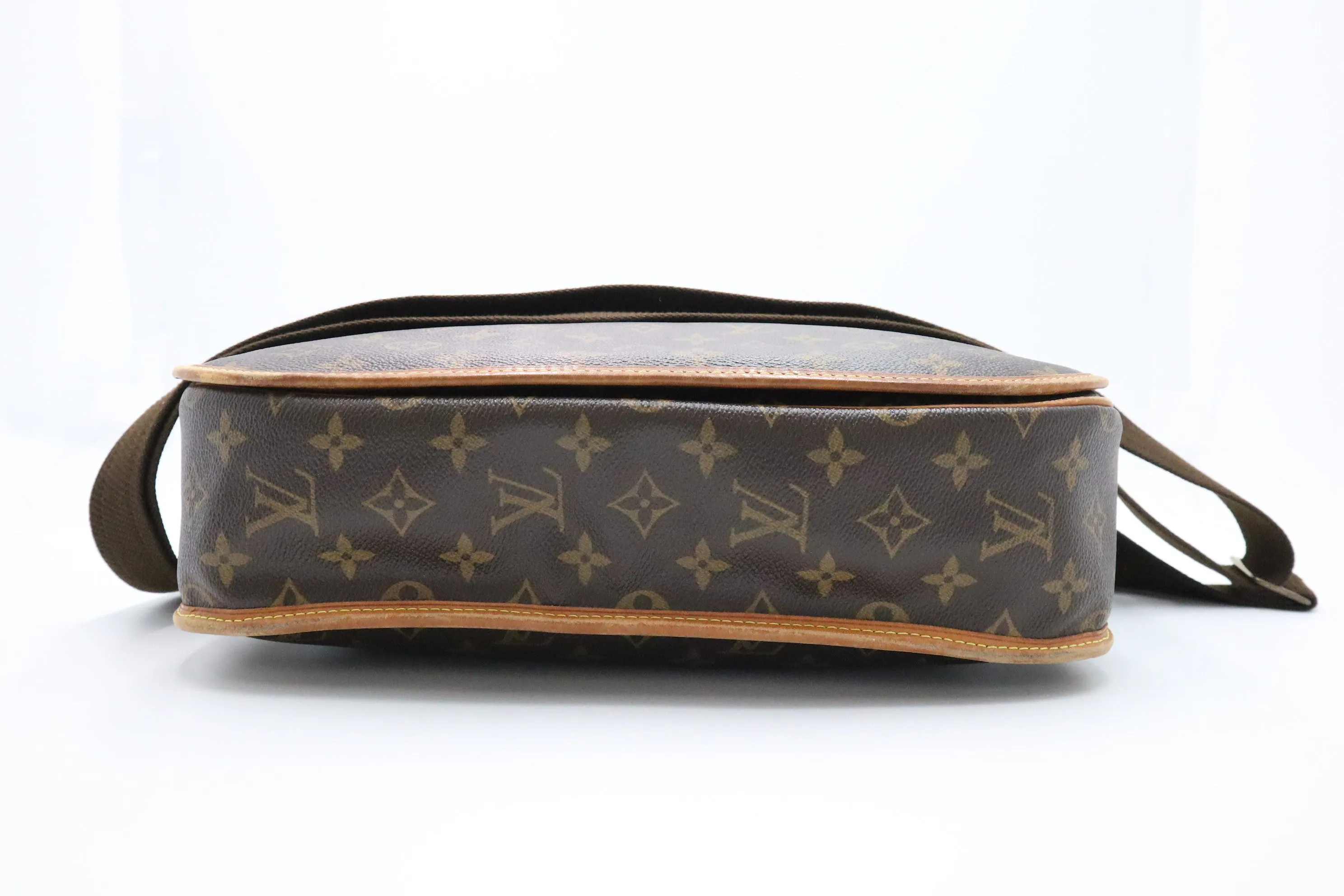 Louis Vuitton Messenger Bosphore MM in Monogram Canvas