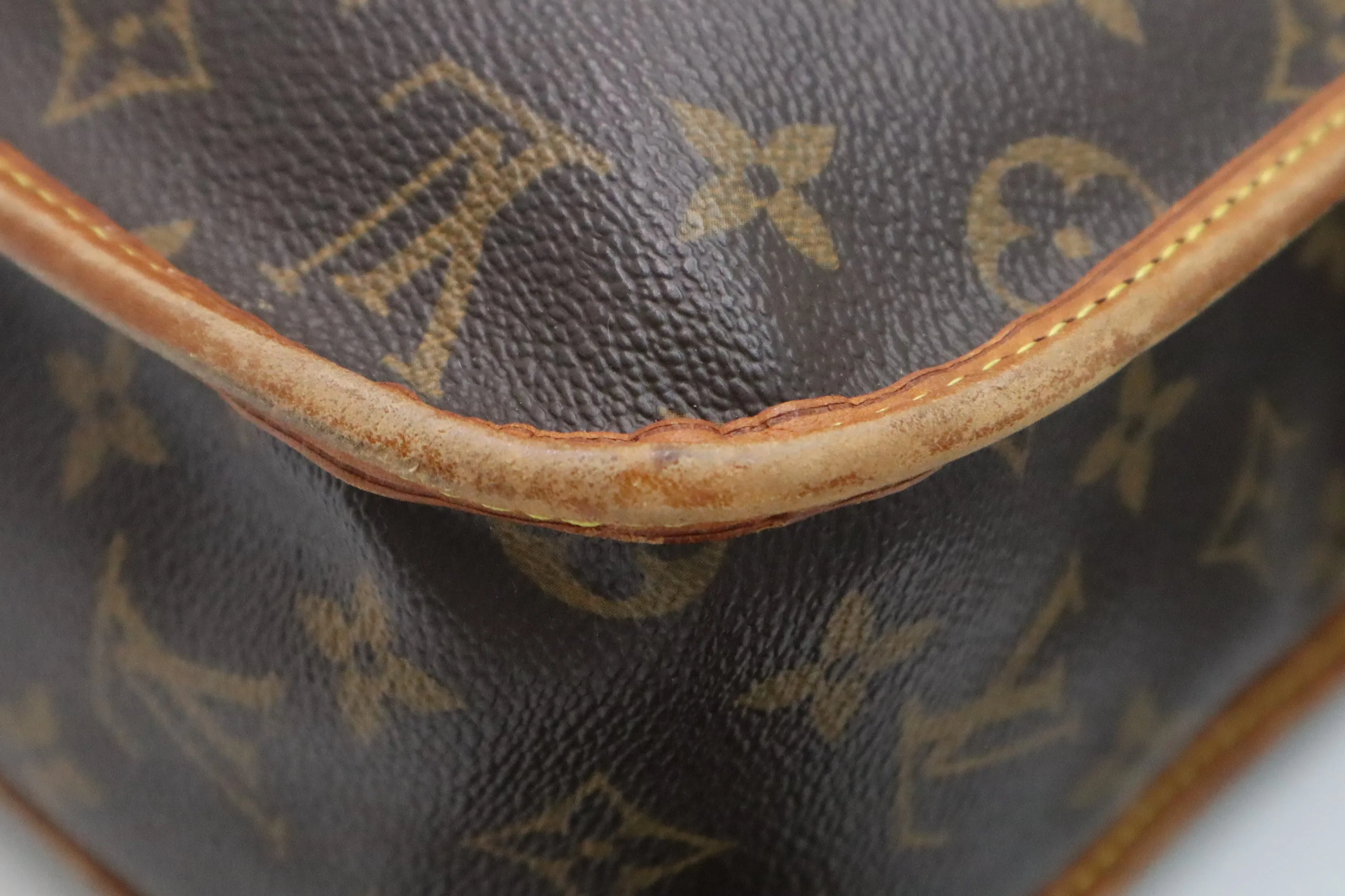 Louis Vuitton Messenger Bosphore MM in Monogram Canvas