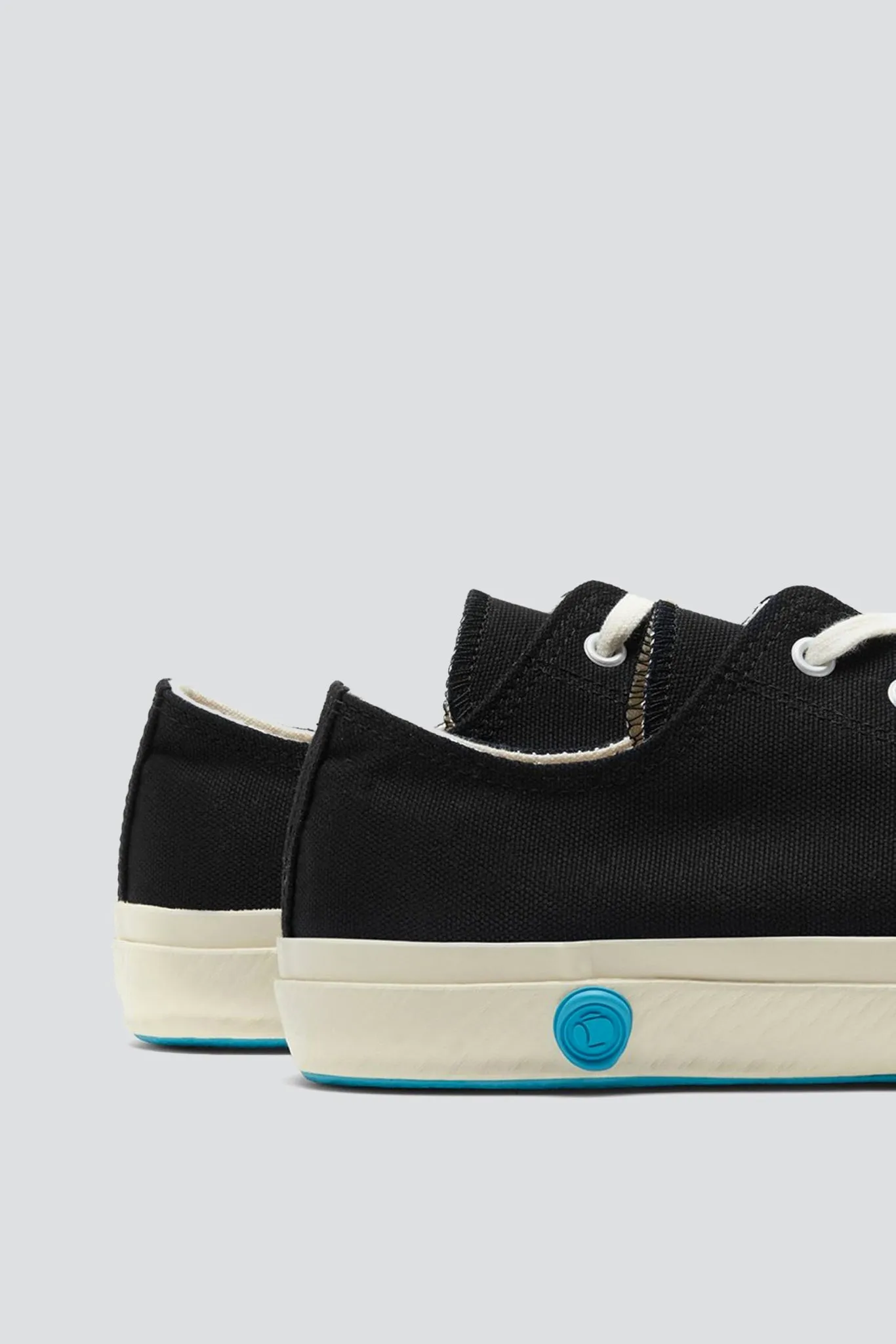 Low Canvas Sneaker - Black