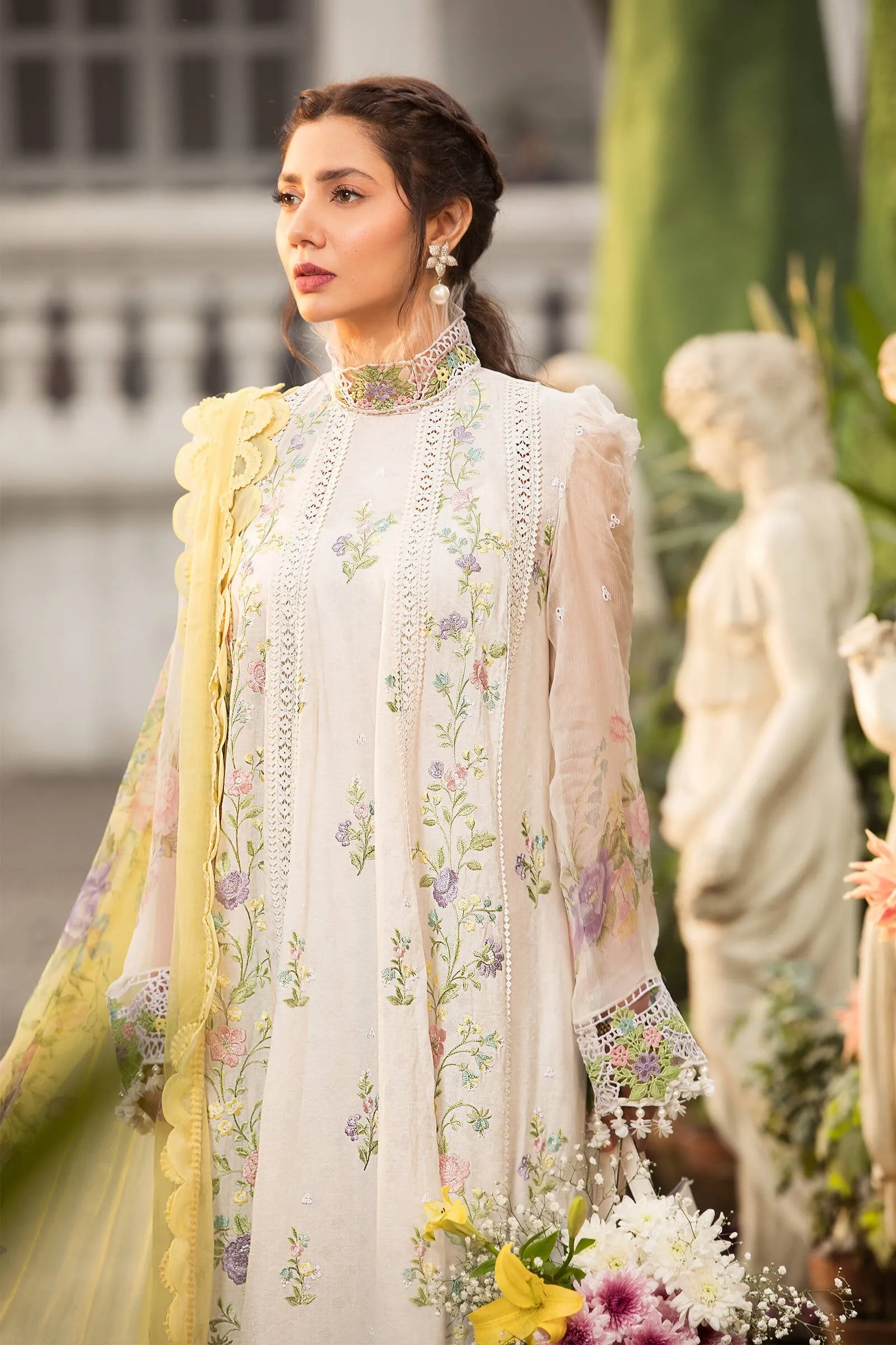 MARIA.B Mein Teri Aan Luxury Lawn Collection 2022 – D-2203-A