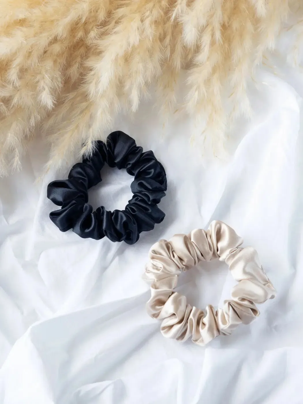 Mulberry Silk Classic Scrunchie in Silver Grey/Navy