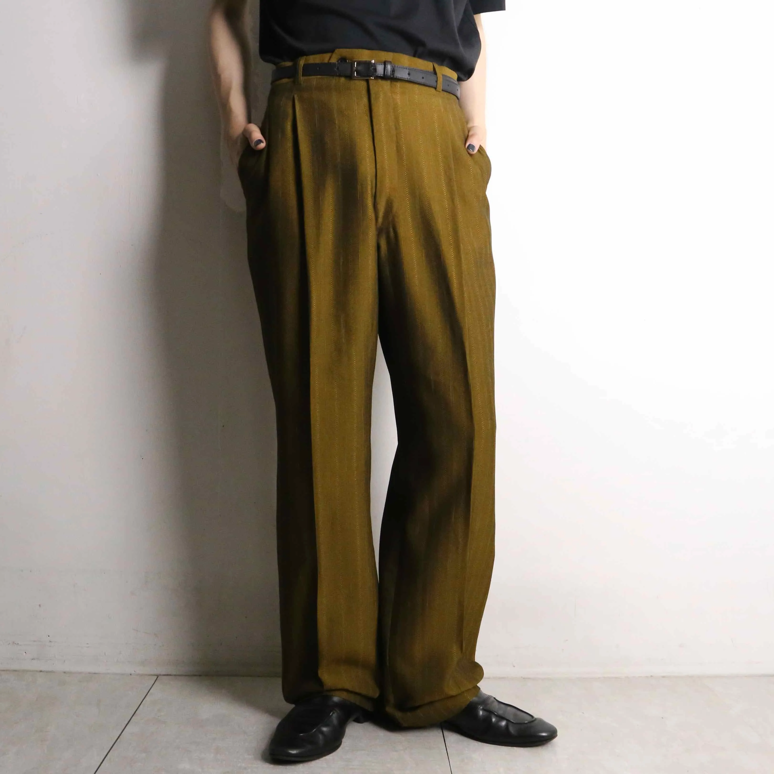 mustard yellow color 2tuck satin stripe slacks