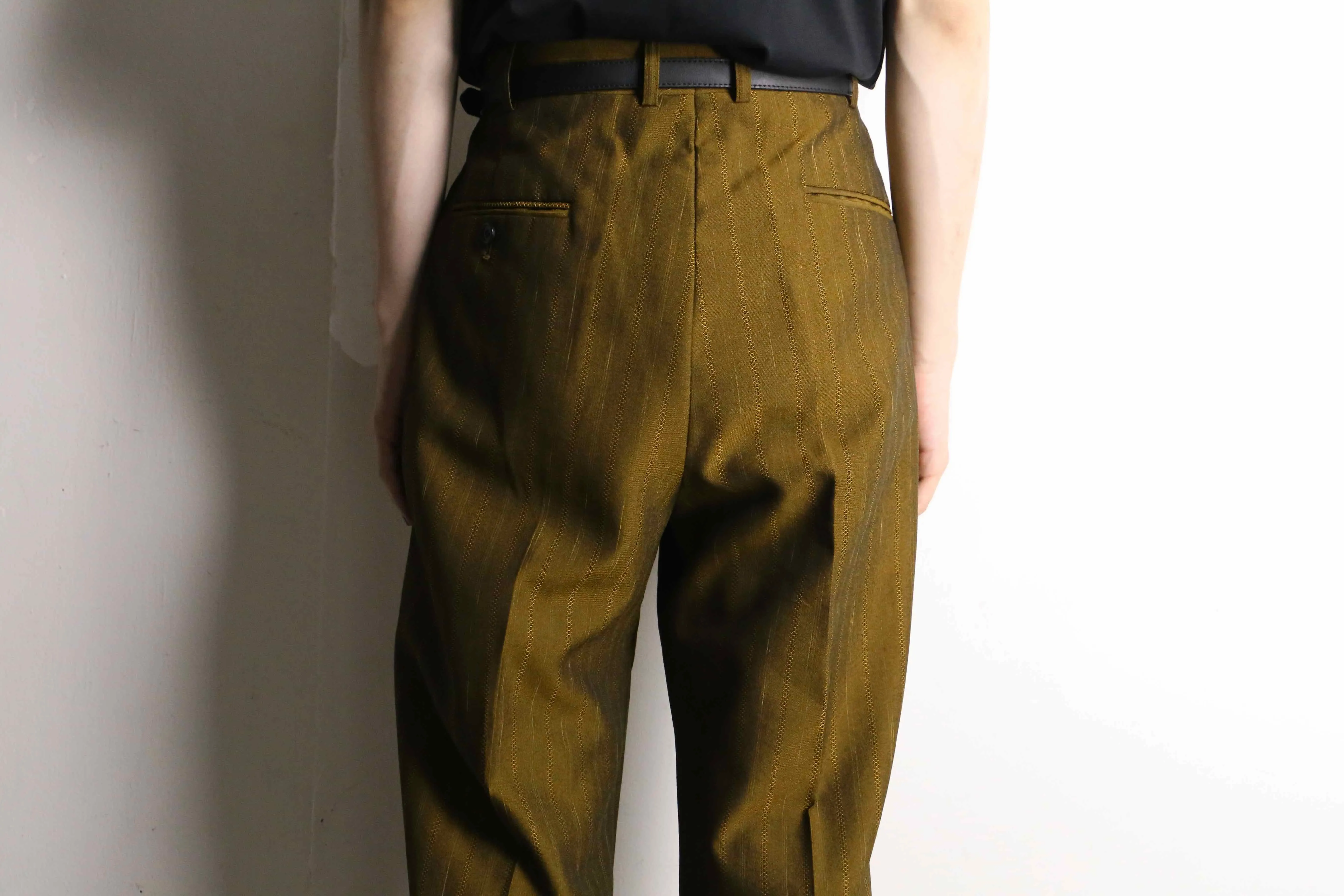 mustard yellow color 2tuck satin stripe slacks