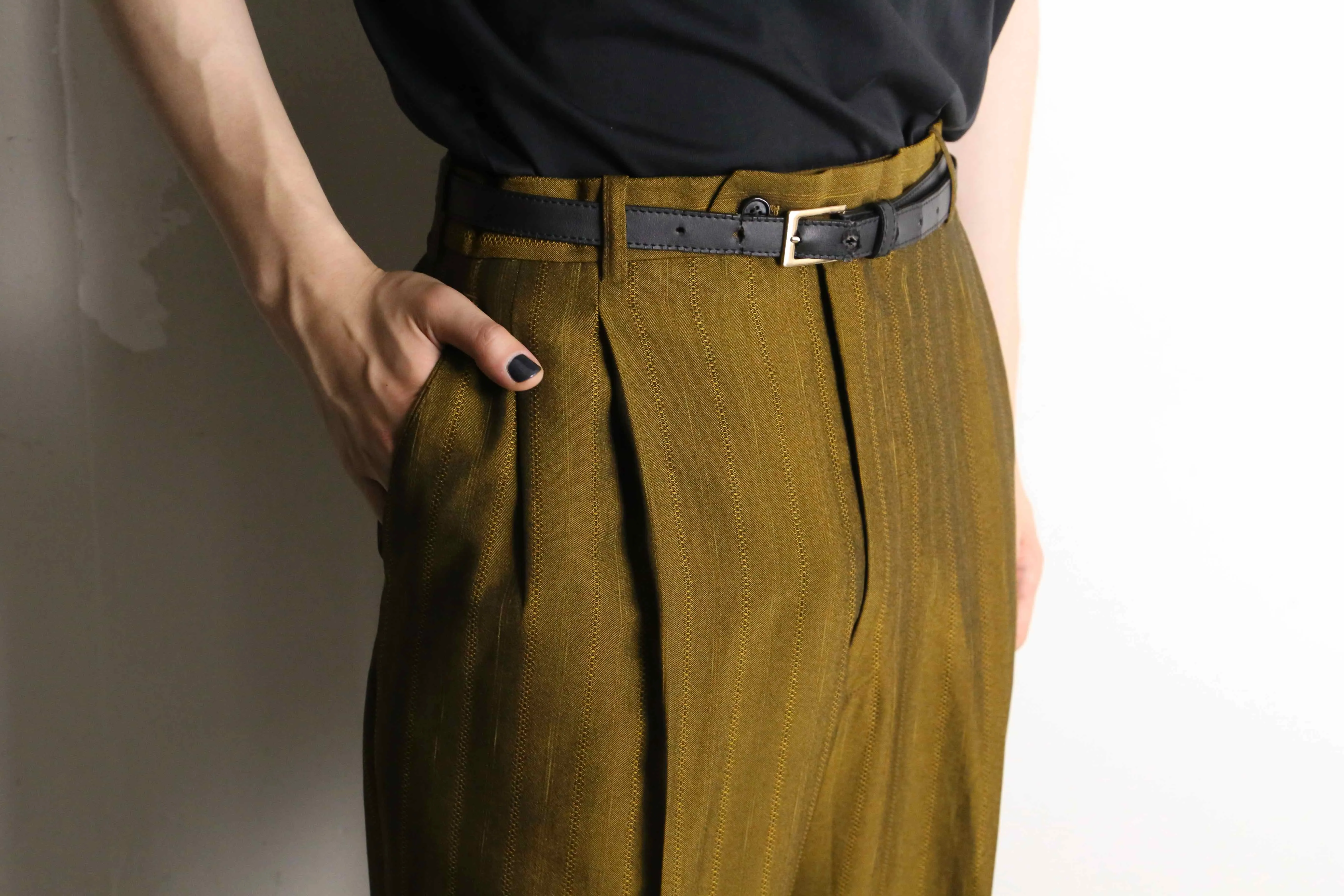 mustard yellow color 2tuck satin stripe slacks