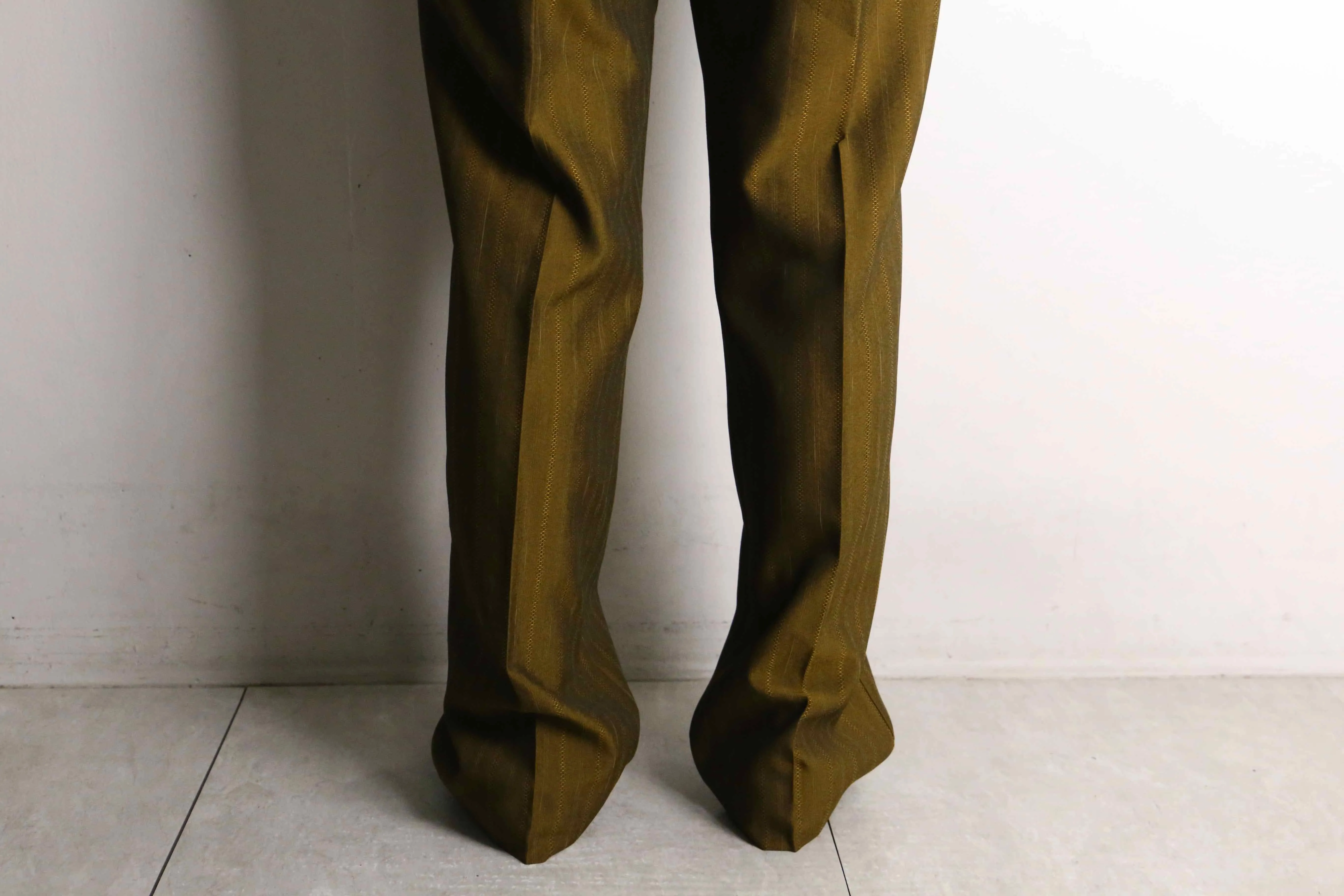 mustard yellow color 2tuck satin stripe slacks