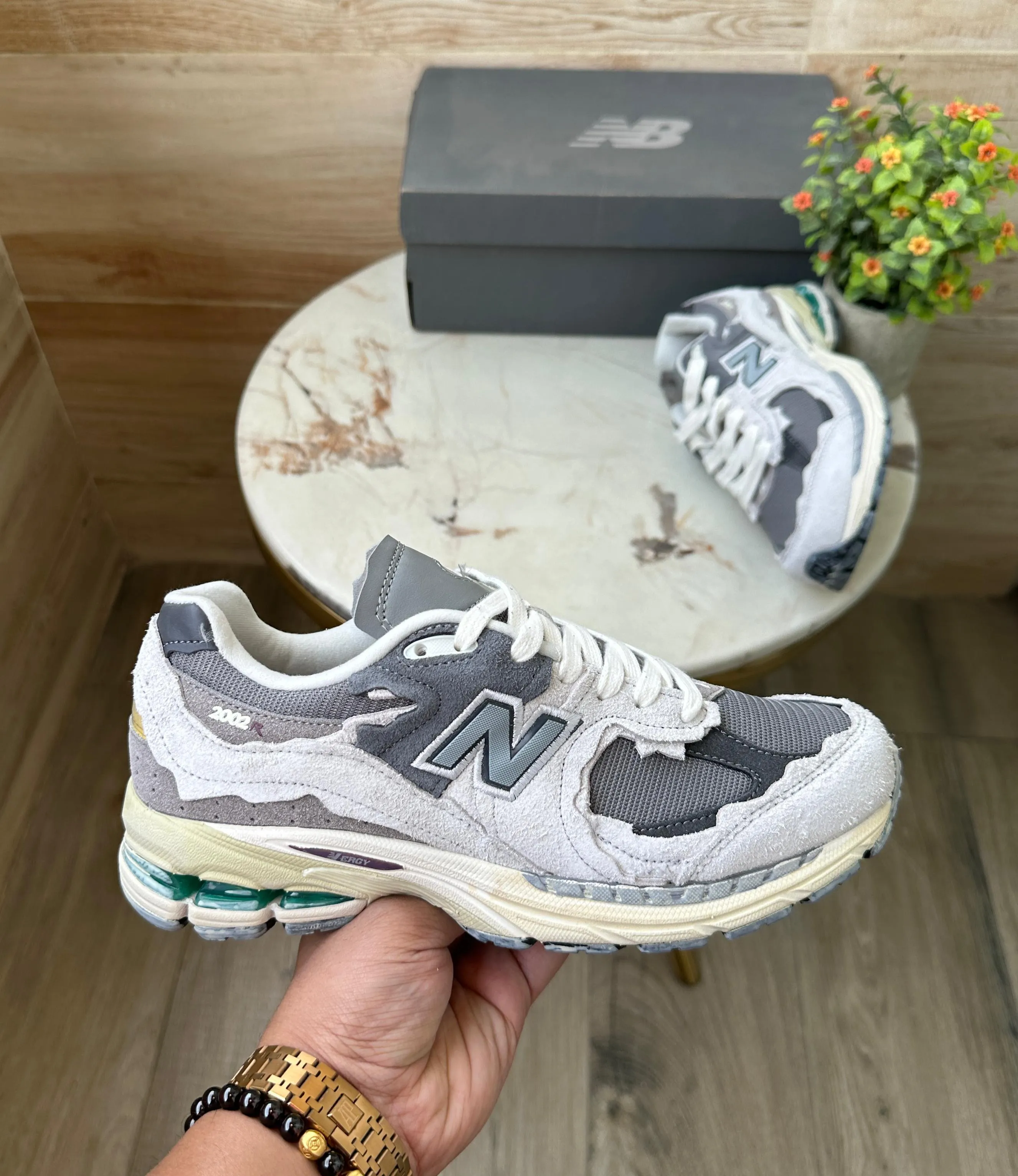 NEW BALANCE 2002r