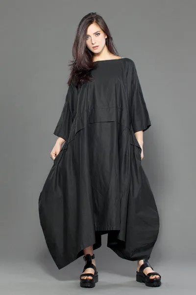 Ono Dress in Black Carnaby